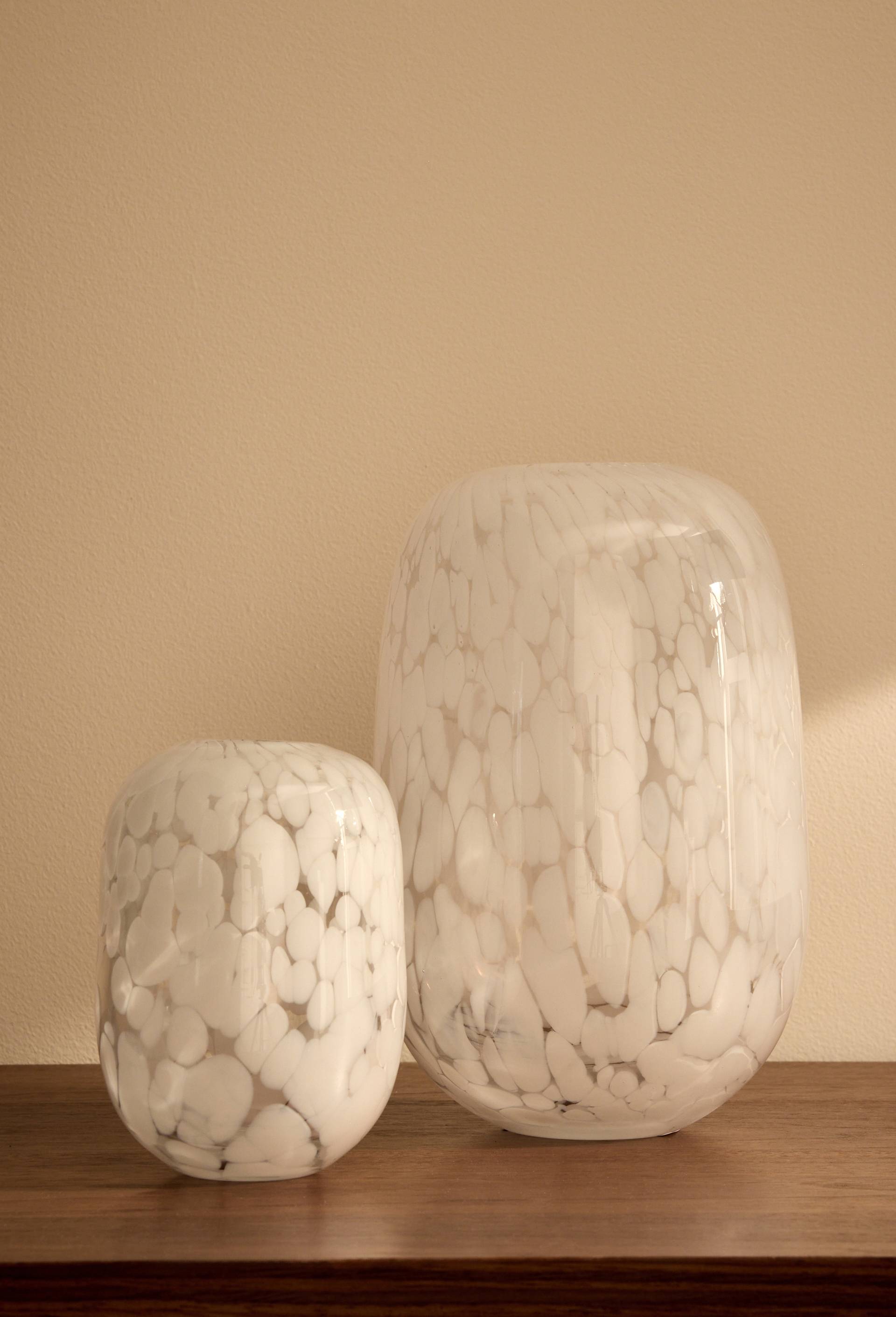 Vase tachet&eacute;, 11xH16cm, en verre, Blanc, large image number 2
