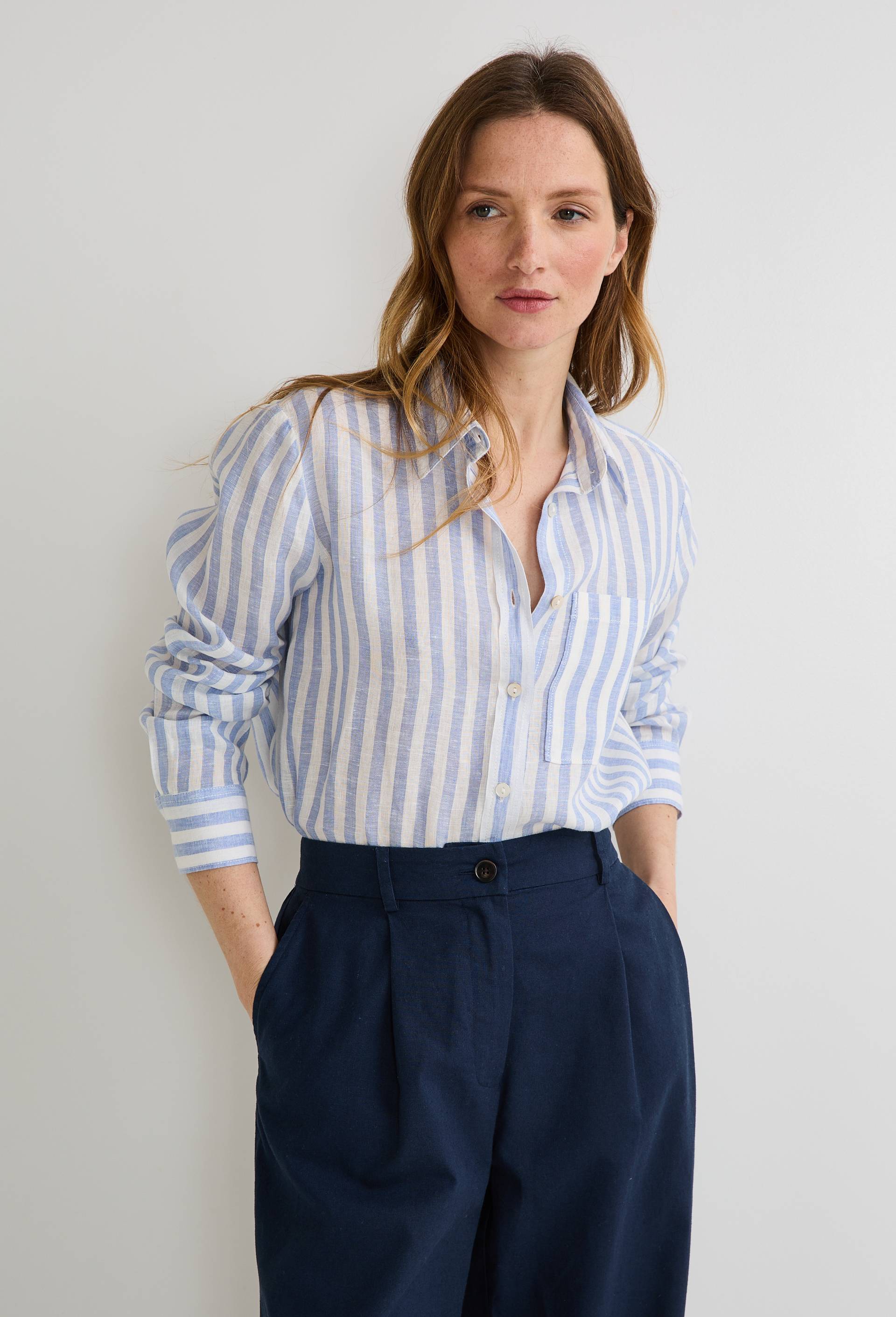 Chemise manches longues rayée en lin, Bleu, swatch image