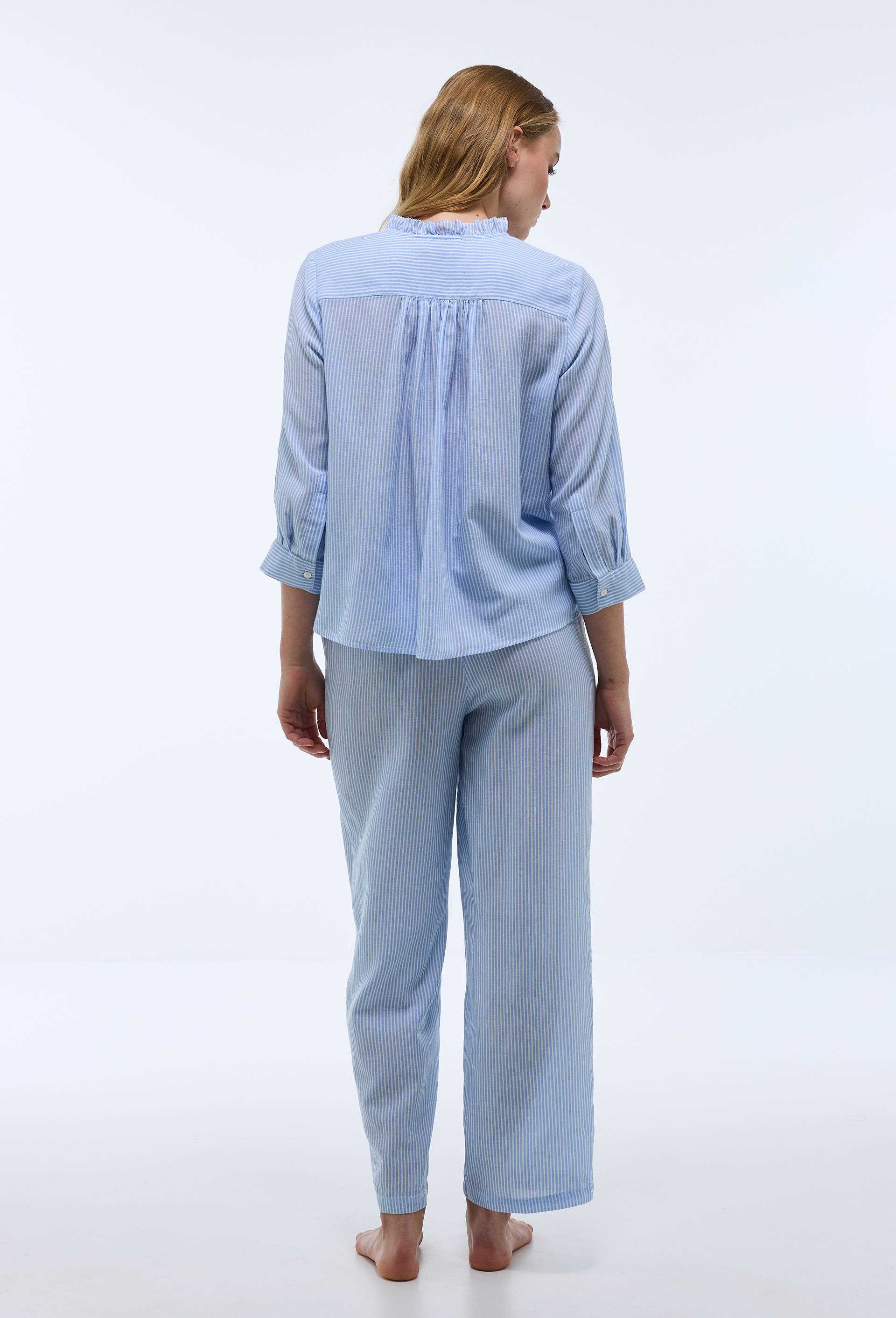 Pyjama ray&eacute; &agrave; manches longues avec d&eacute;tail plastron en coton BIO GOTS, Bleu clair, large image number 1