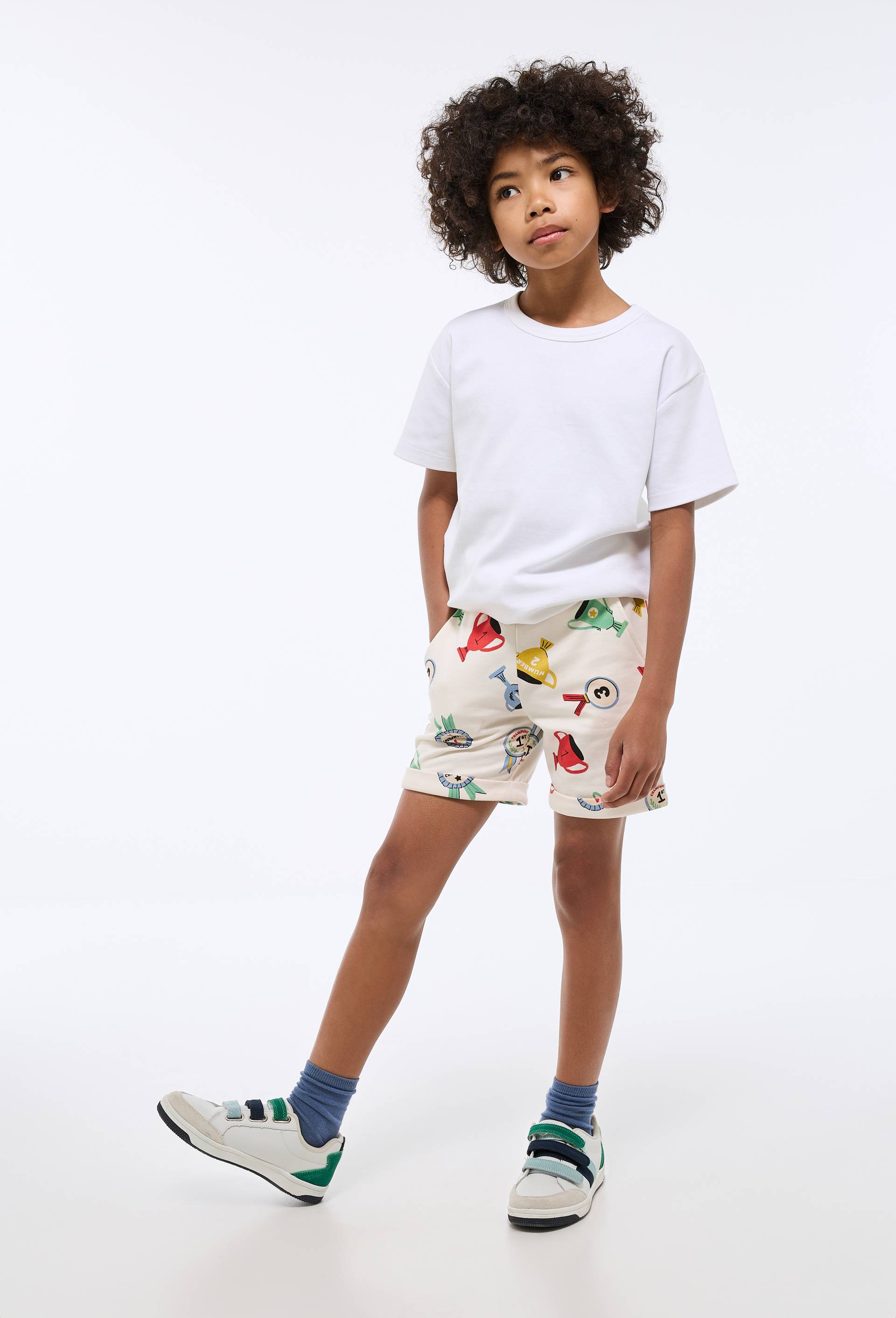 Short élastiqué en molleton imprimé en coton BIO GOTS, Beige clair, large image number 0