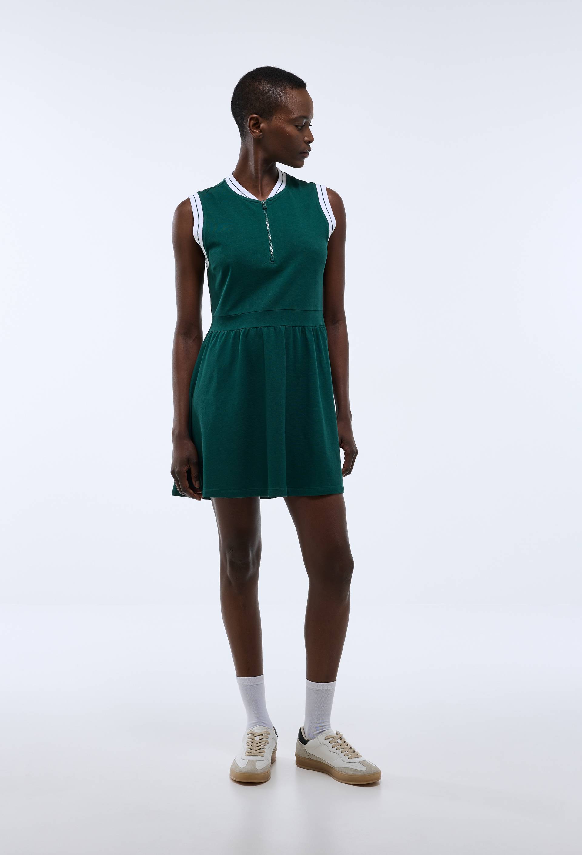 Robe polo sans manches unie en coton BIO, Vert foncé, swatch image