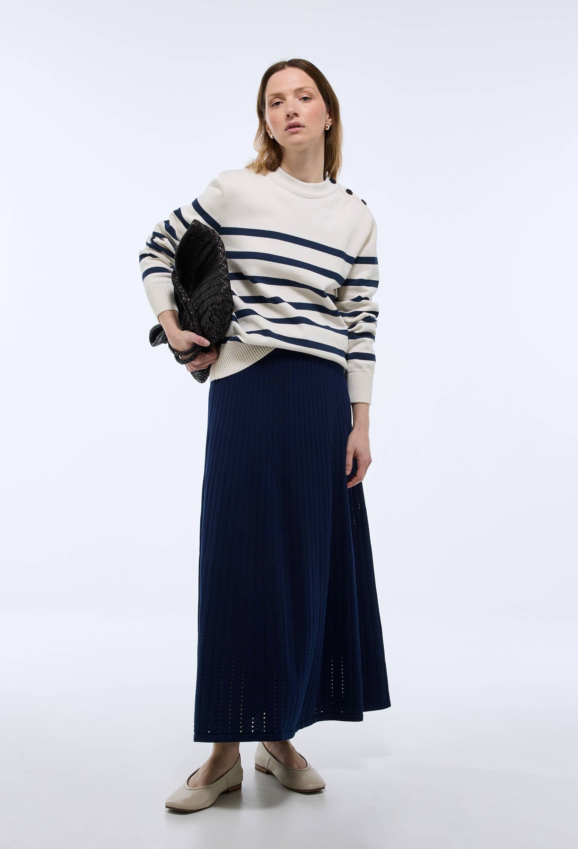 Pull rayé bicolore col rond boutonné à l'épaule en coton BIO, Fabriqué en France, Ecru, swatch image