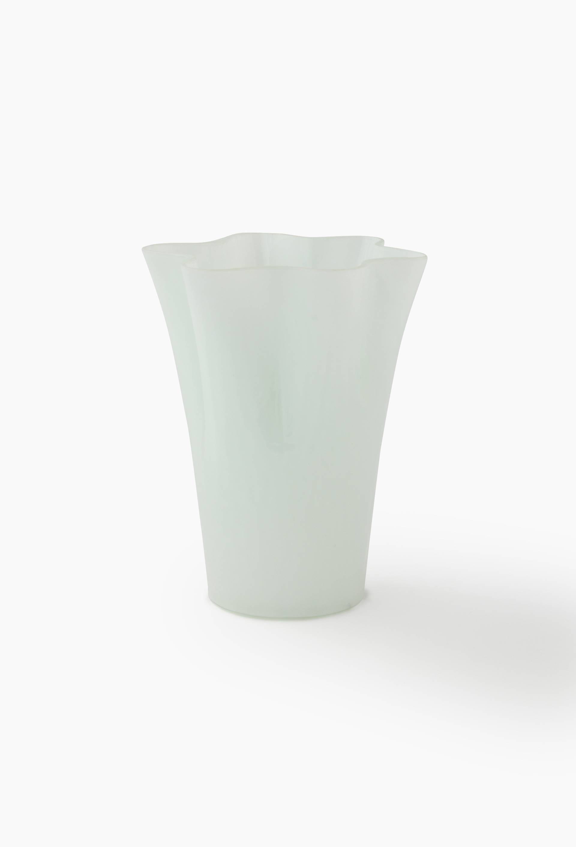 Vase ondul&eacute;, 19.5xH24.6cm, en verre, Blanc, large image number 0