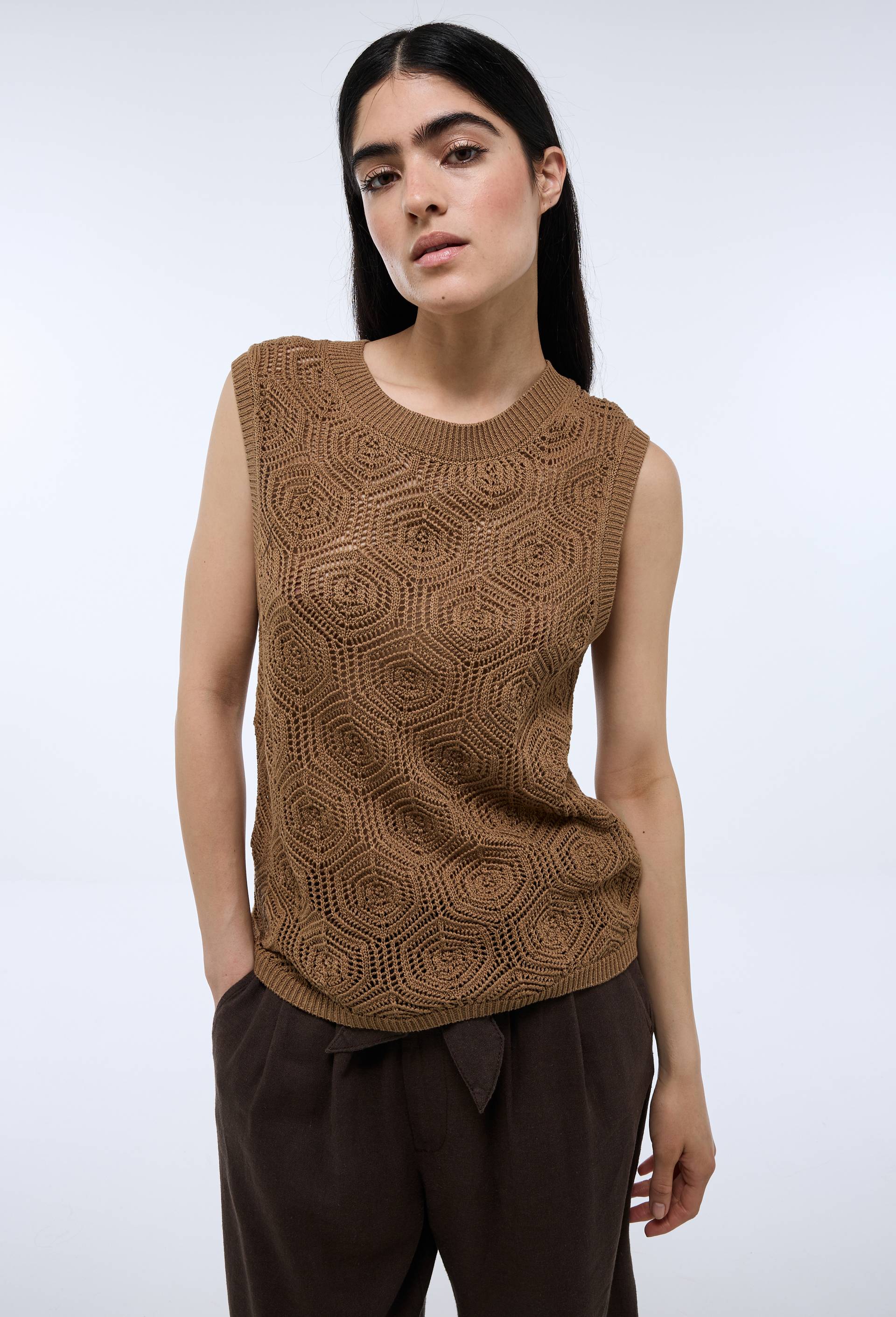 Top en crochet sans manches, Beige, swatch image