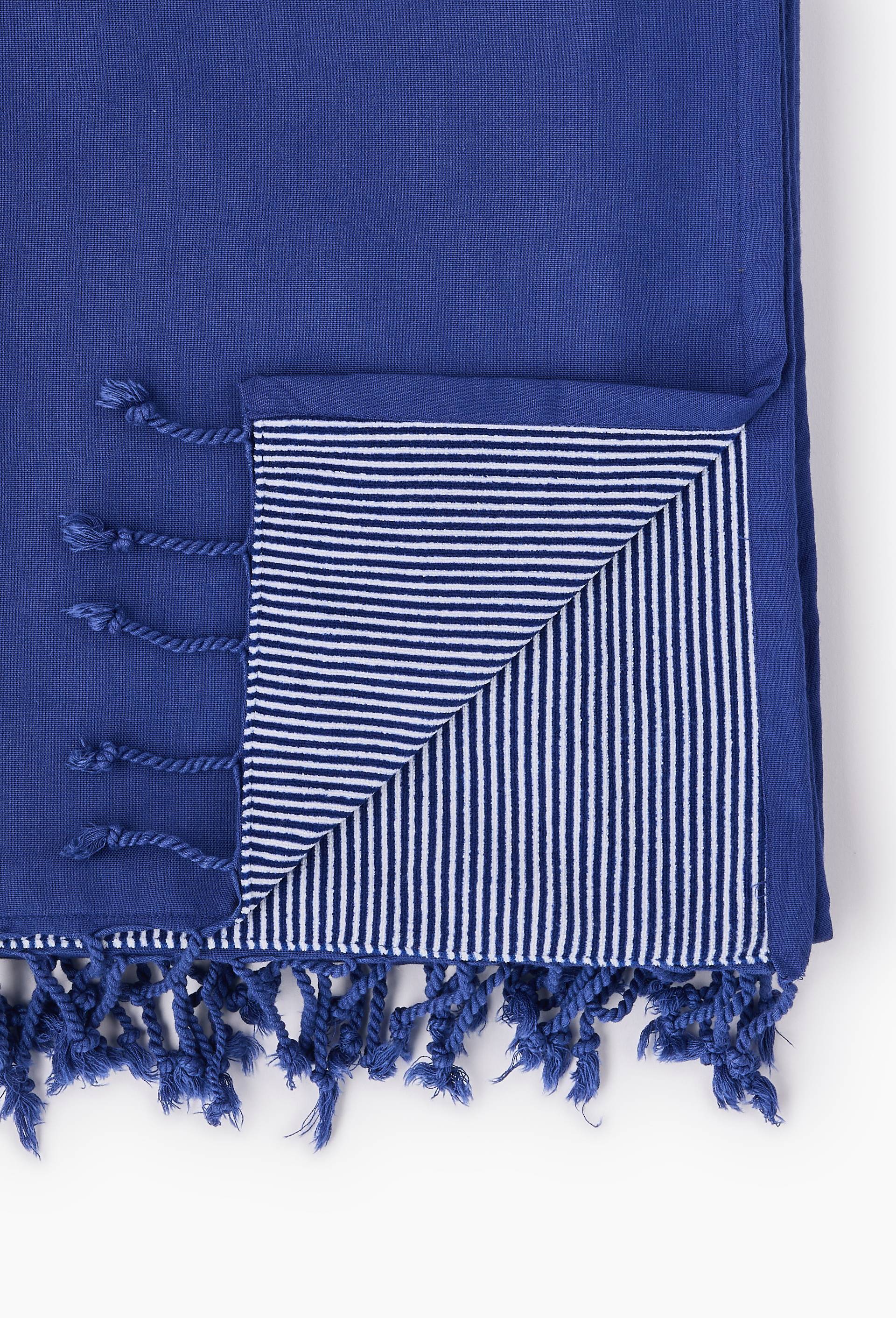 Fouta doubl&eacute;e en gaze de coton, 100x180cm. Ext&eacute;rieur en coton issu de l'agriculture biologique, doublure en &eacute;ponge ray&eacute;e, Bleu, large image number 1