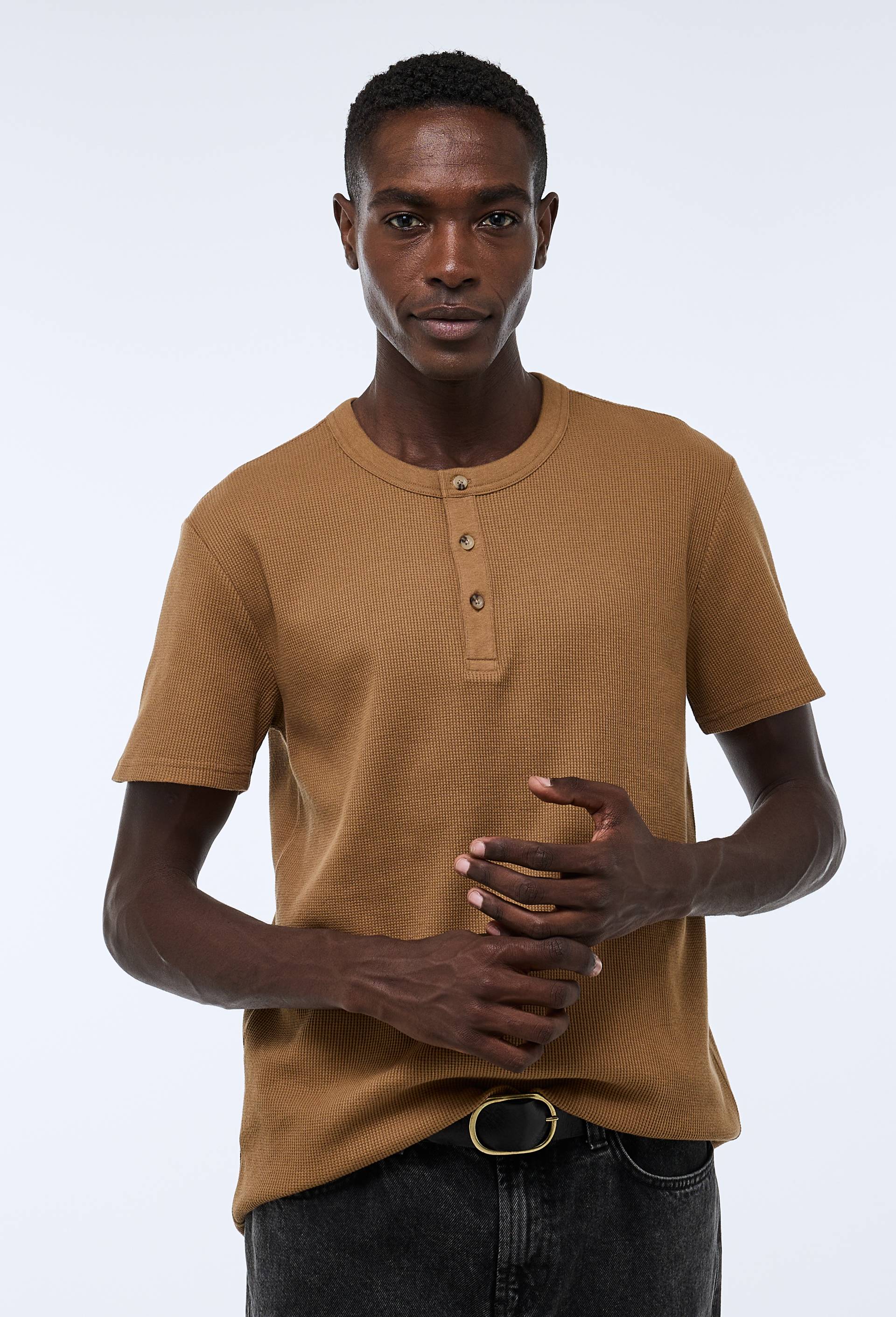 T-shirt manches courtes col tunisien gaufré en coton BIO GOTS, Beige, swatch image