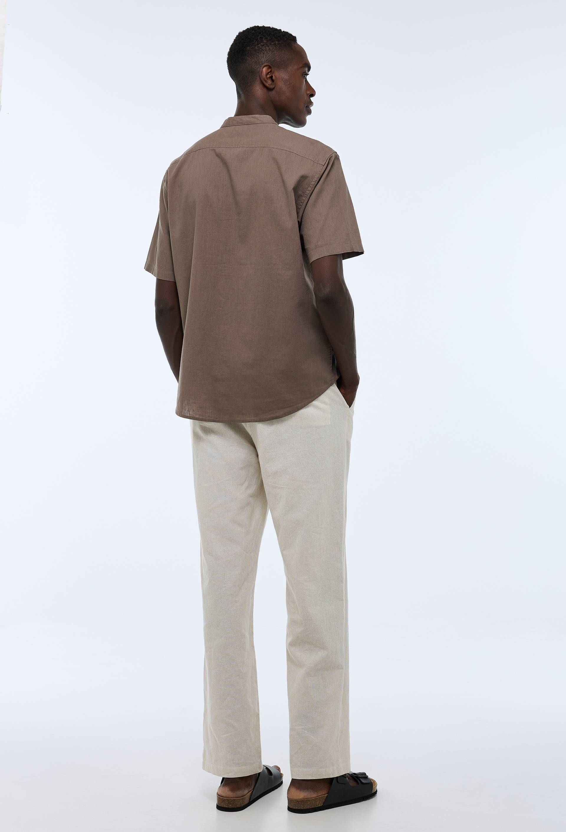 Chemise manches courtes col mao en lin, Brun clair, large image number 1.0