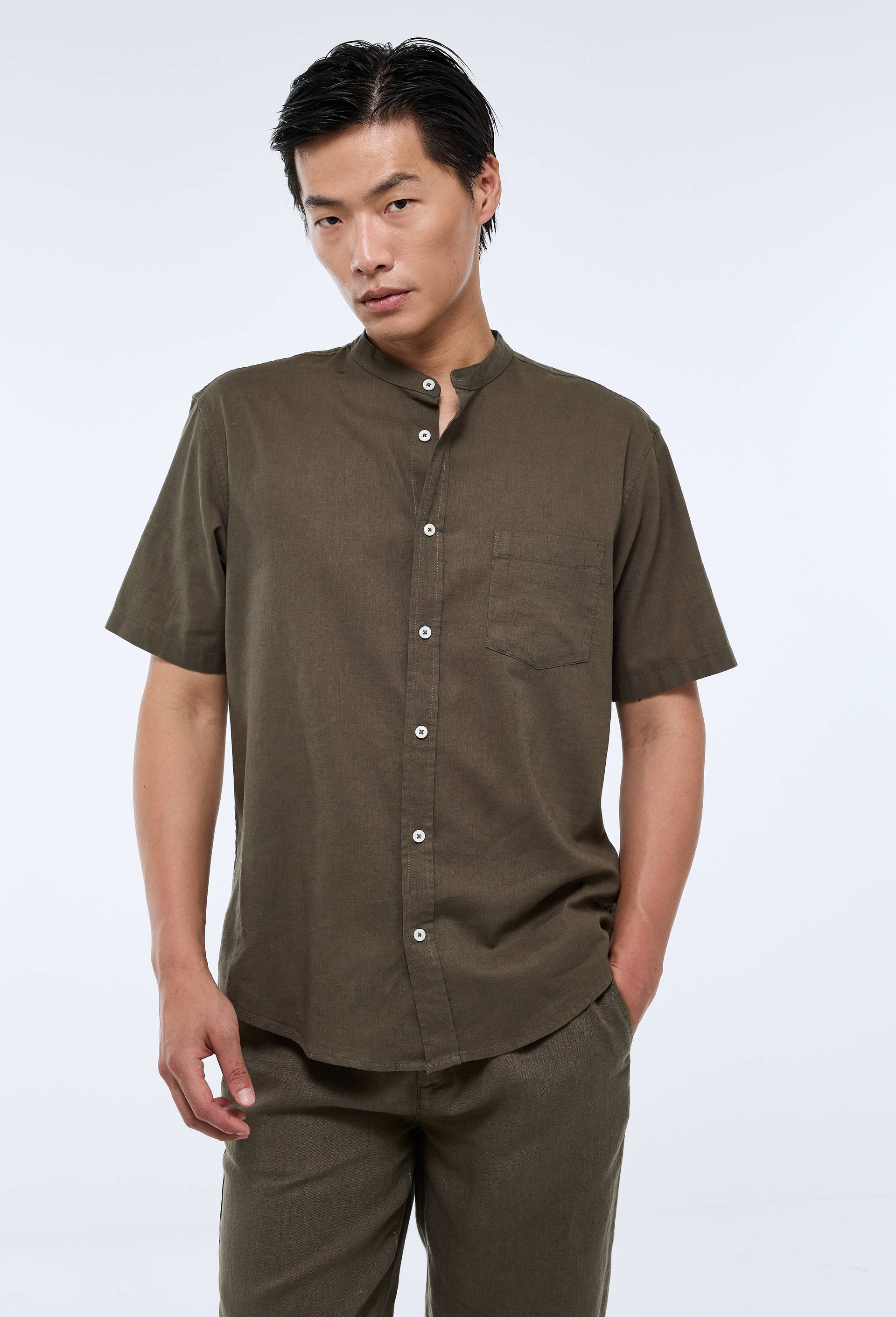 Chemise manches courtes col mao en lin, Vert fonc&eacute;, large image number 0.0