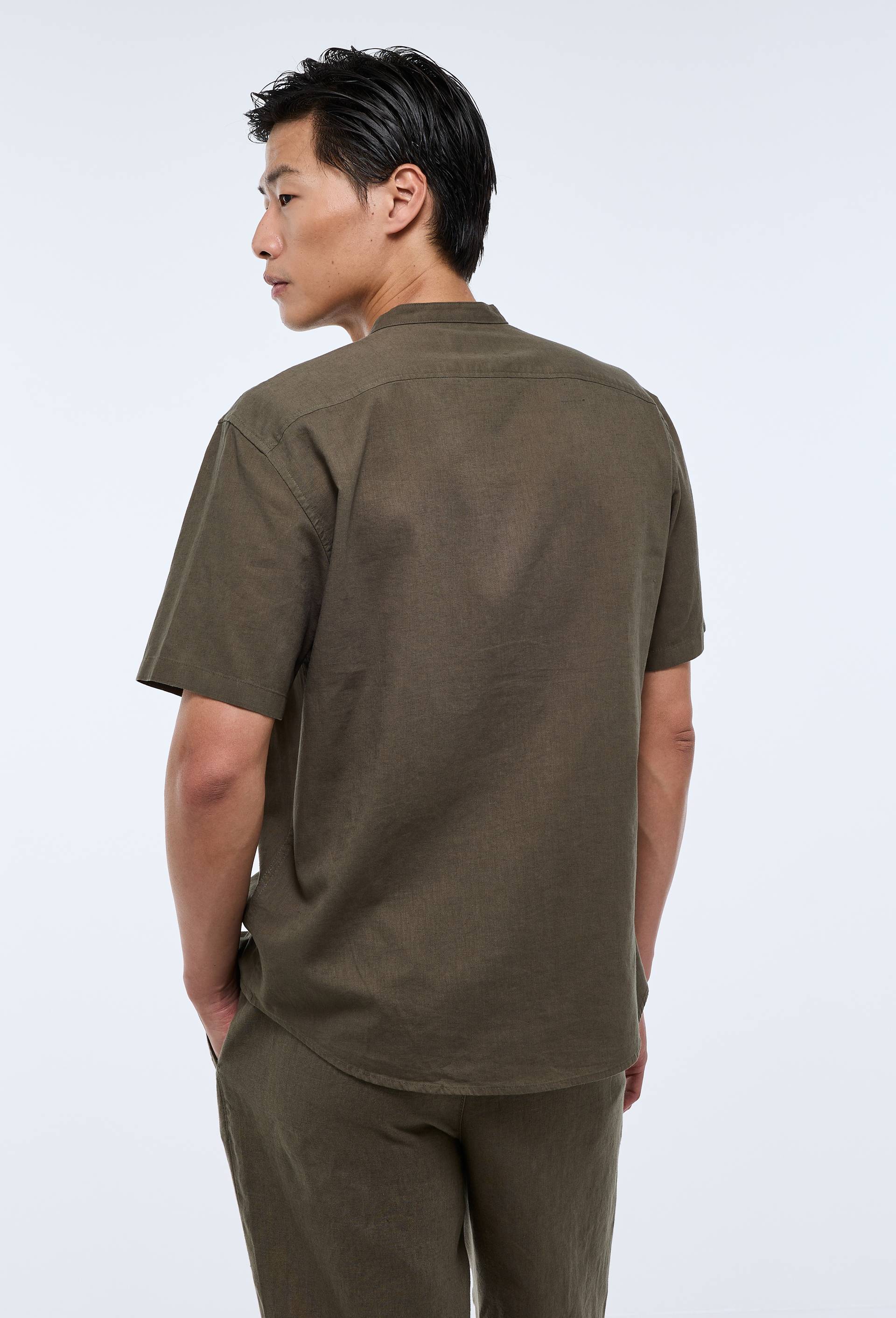 Chemise manches courtes col mao en lin, Vert fonc&eacute;, large image number 1.0