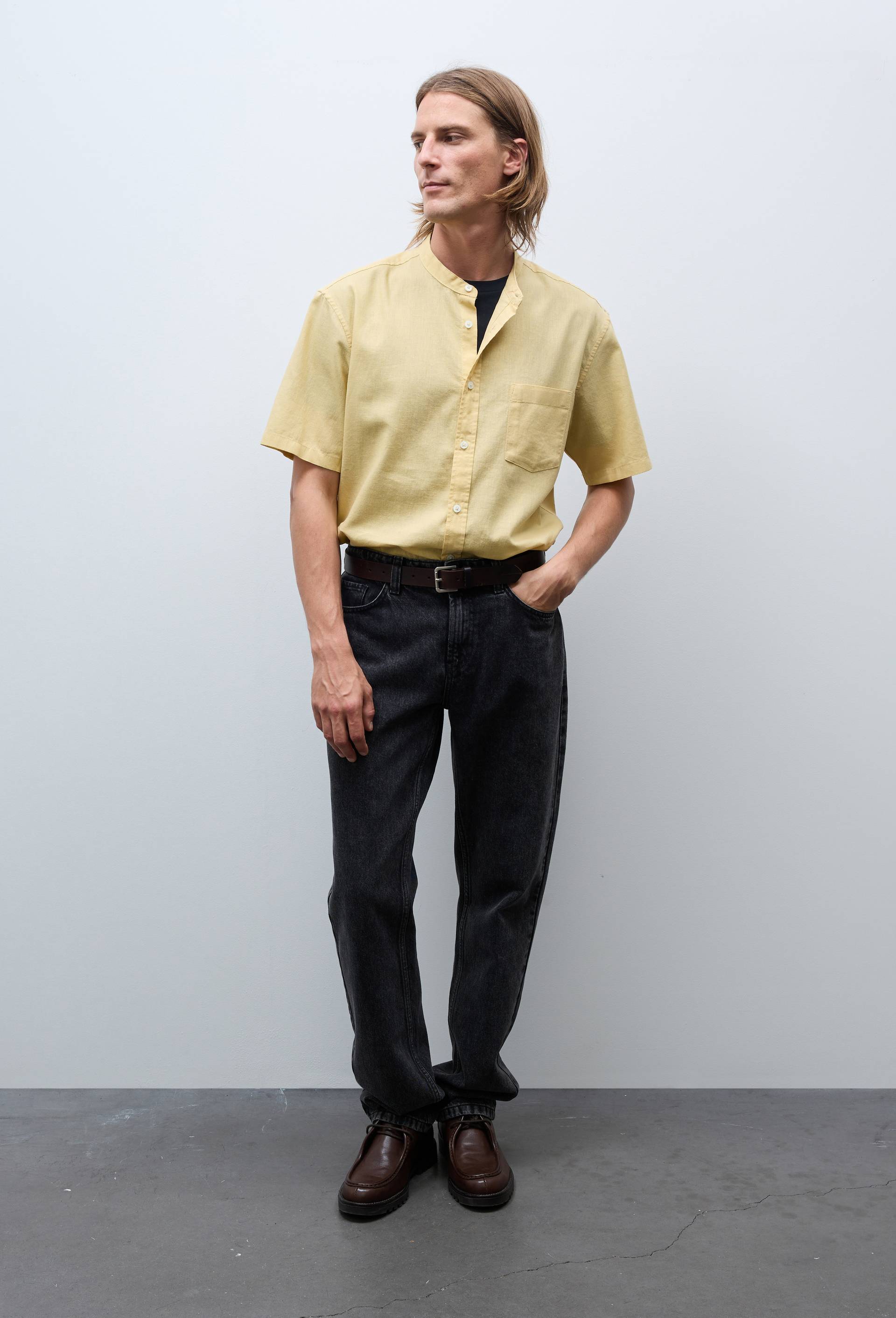 Chemise manches courtes col mao en lin, Jaune fonc&eacute;, large image number 0.0