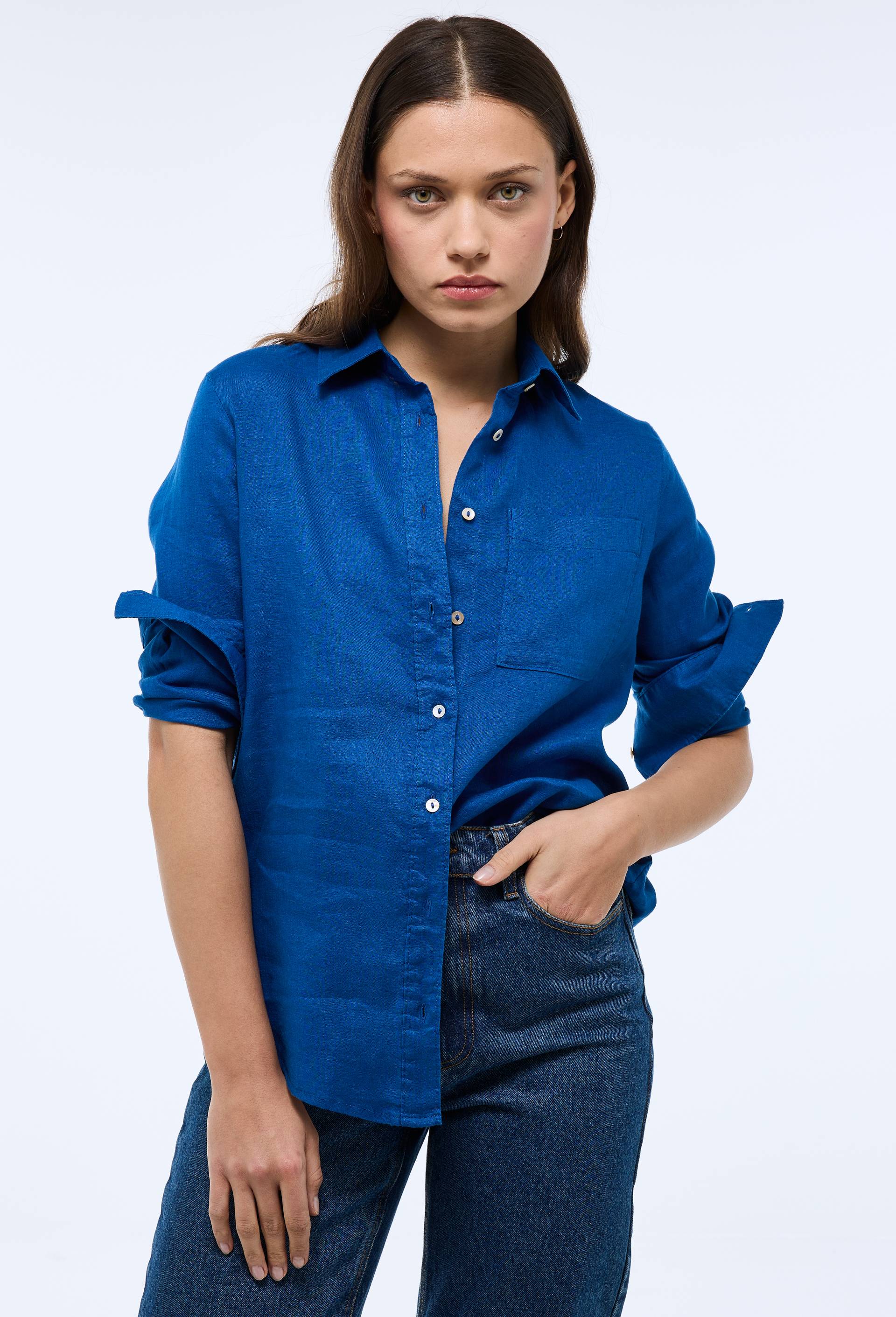 Chemise manches longues unie en lin, Bleu, swatch image