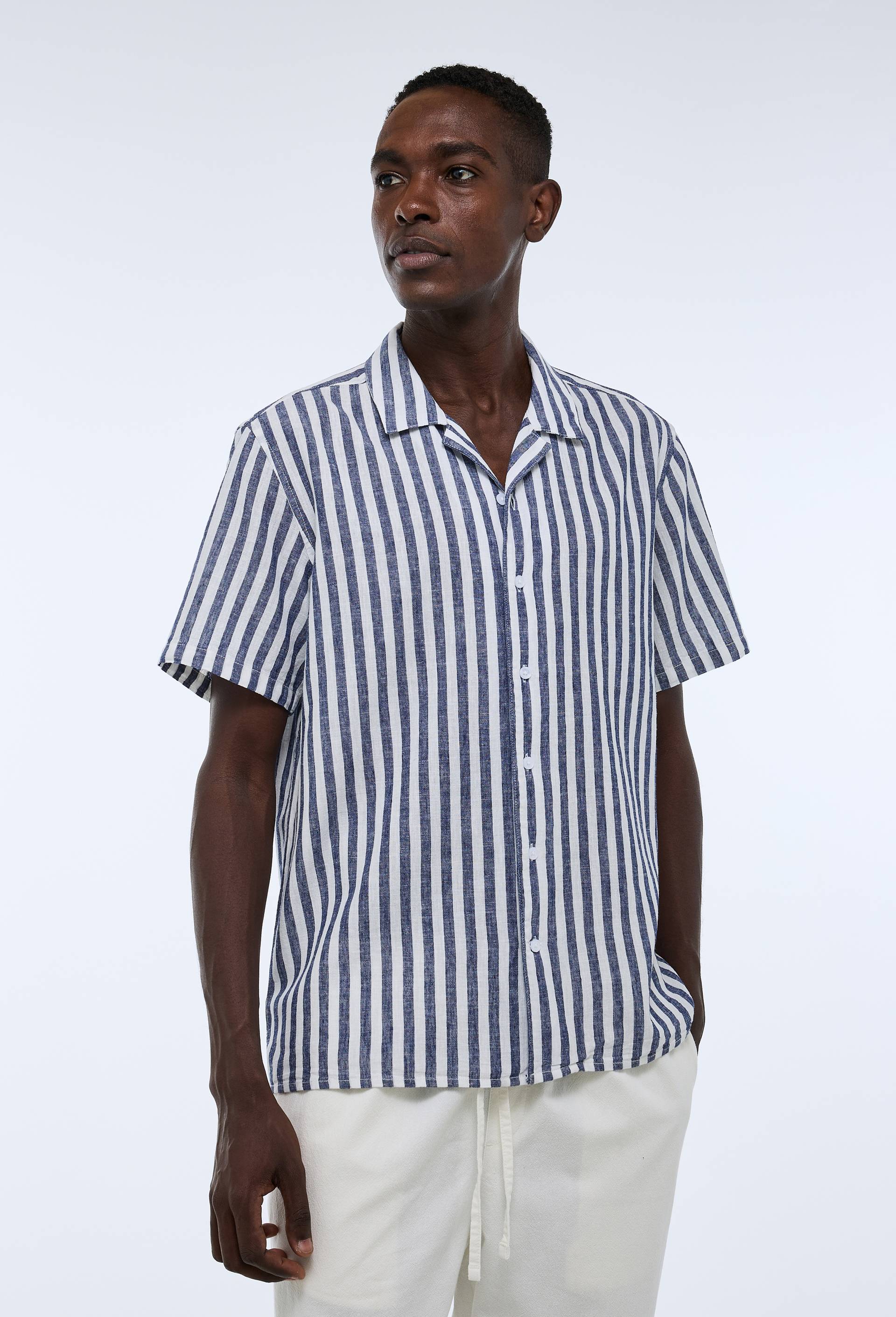 Chemise manches courtes ray&eacute;e en lin et coton, Bleu fonc&eacute;, large image number 2