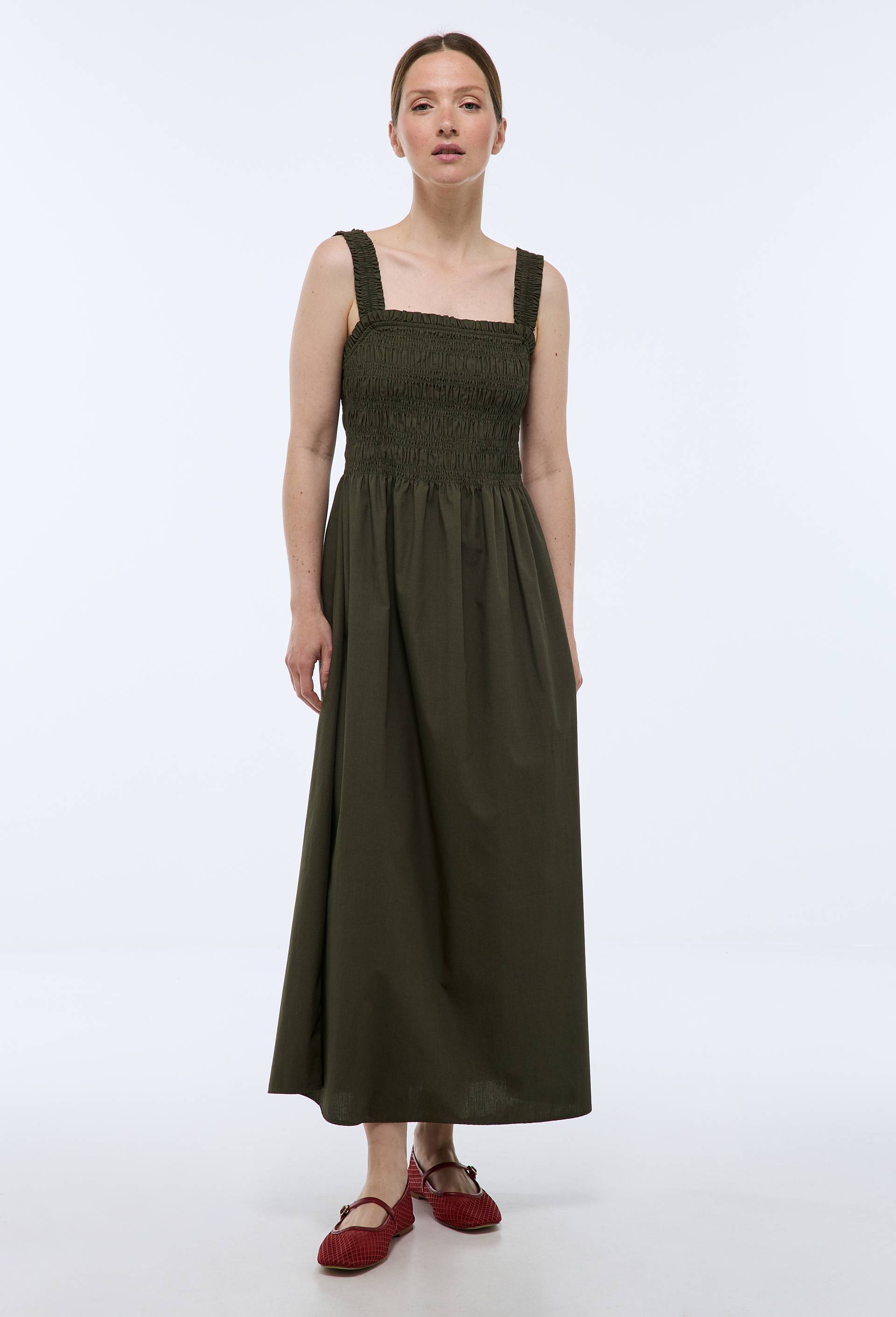 Robe midi smockée en coton BIO GOTS, Vert foncé, swatch image