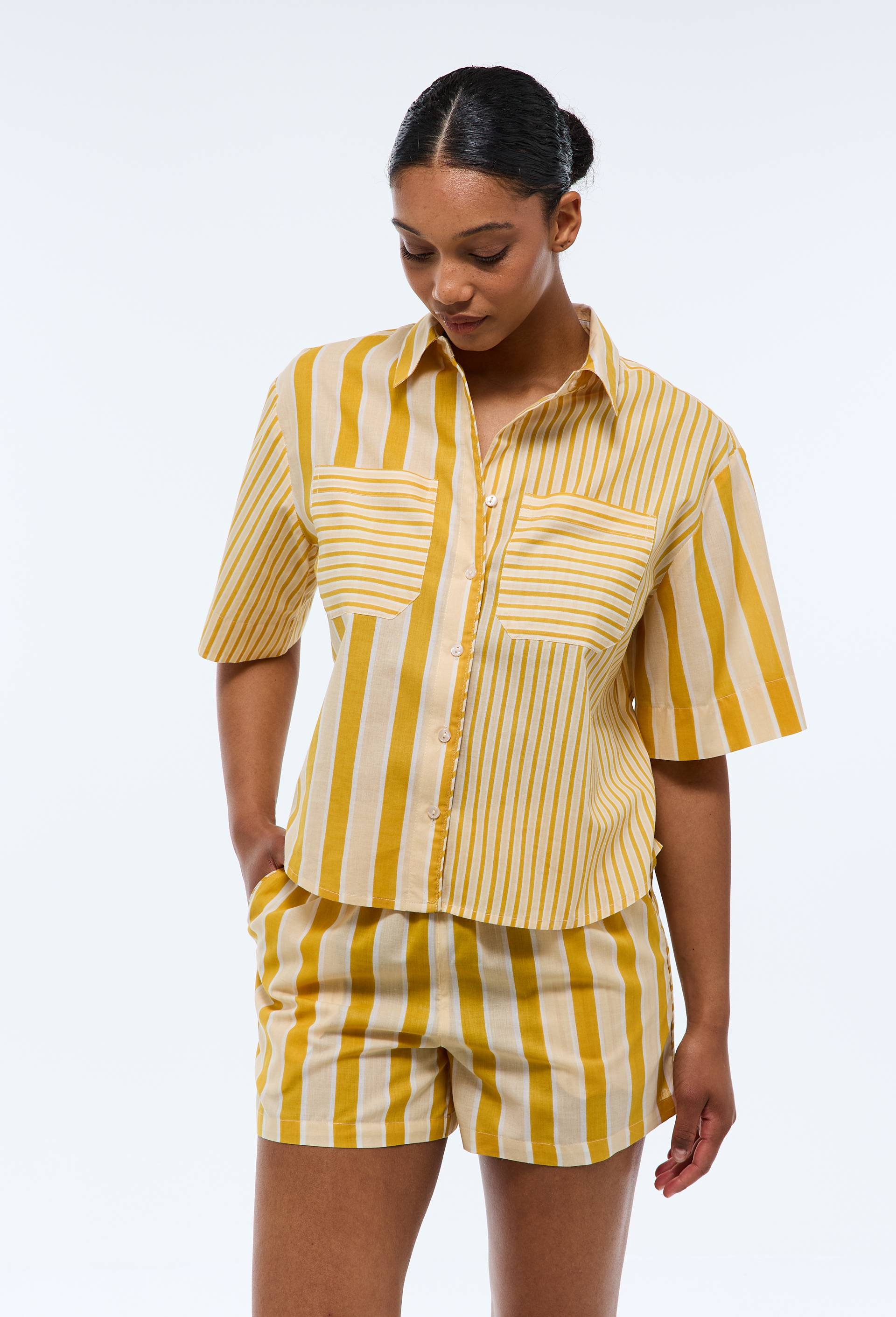 Pyjashort manches courtes ray&eacute; en coton BIO GOTS, Jaune, swatch image