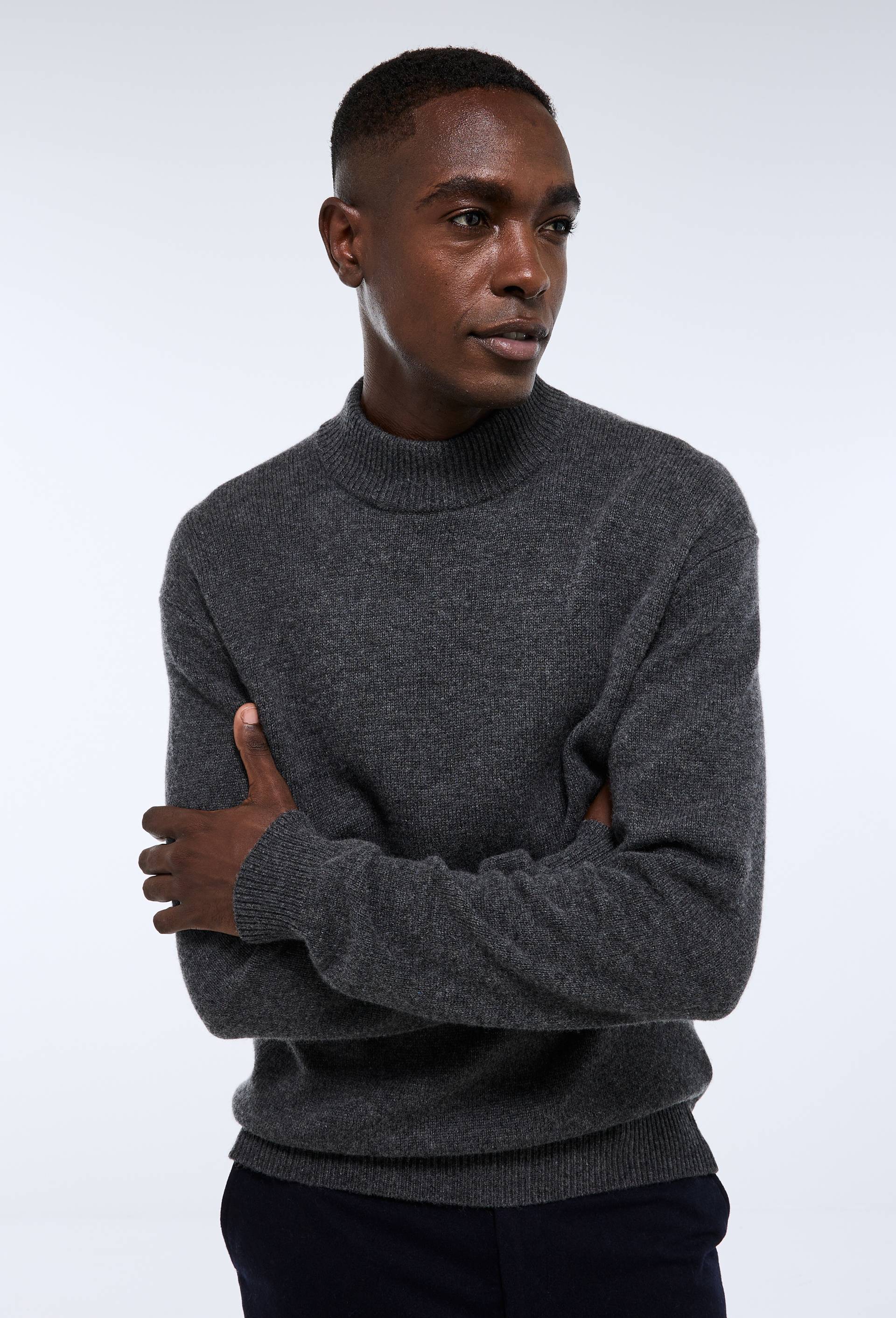 Pull col montant en laine et cachemire, Gris fonc&eacute;, swatch image