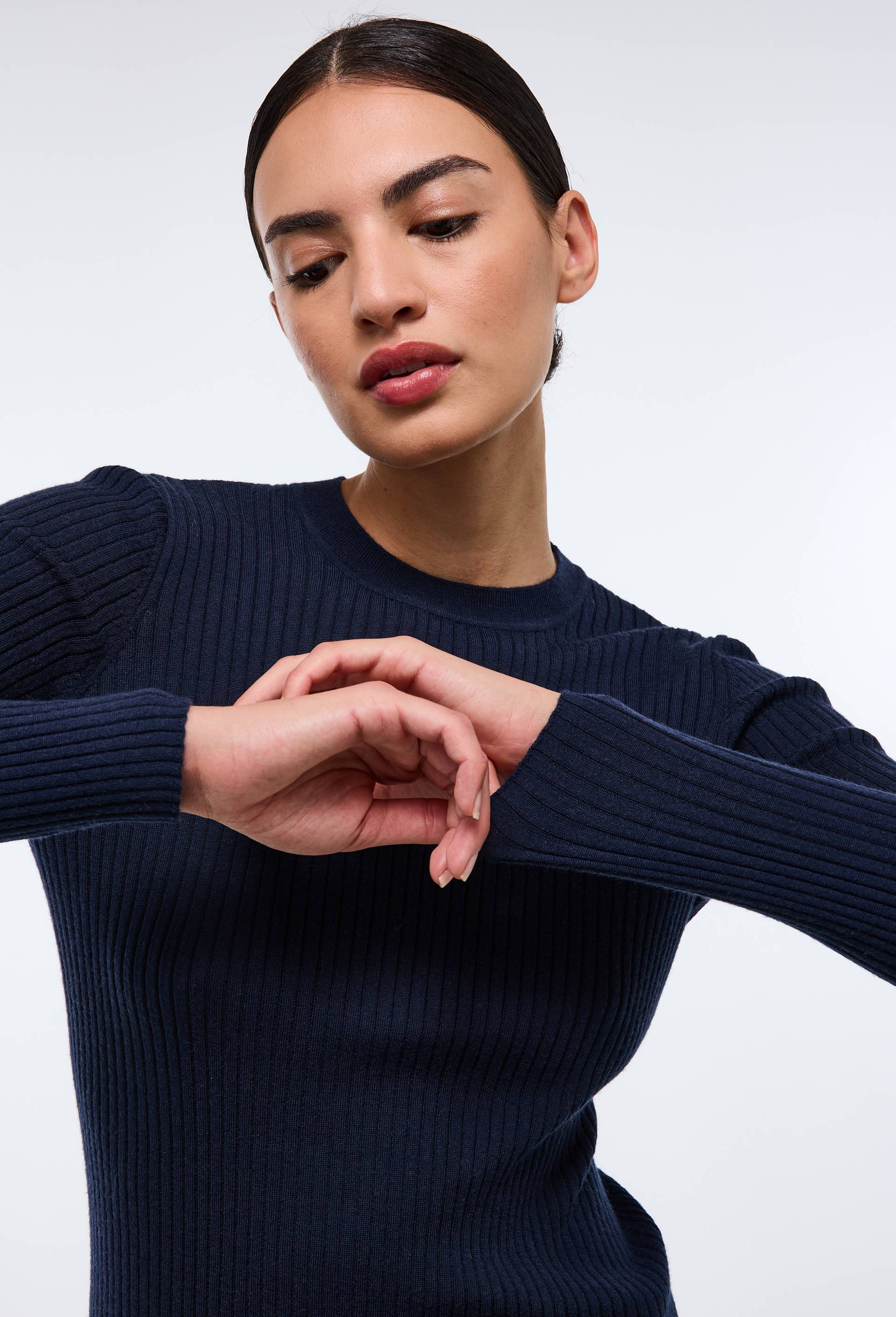 Pull col rond en laine, Bleu fonc&eacute;, swatch image