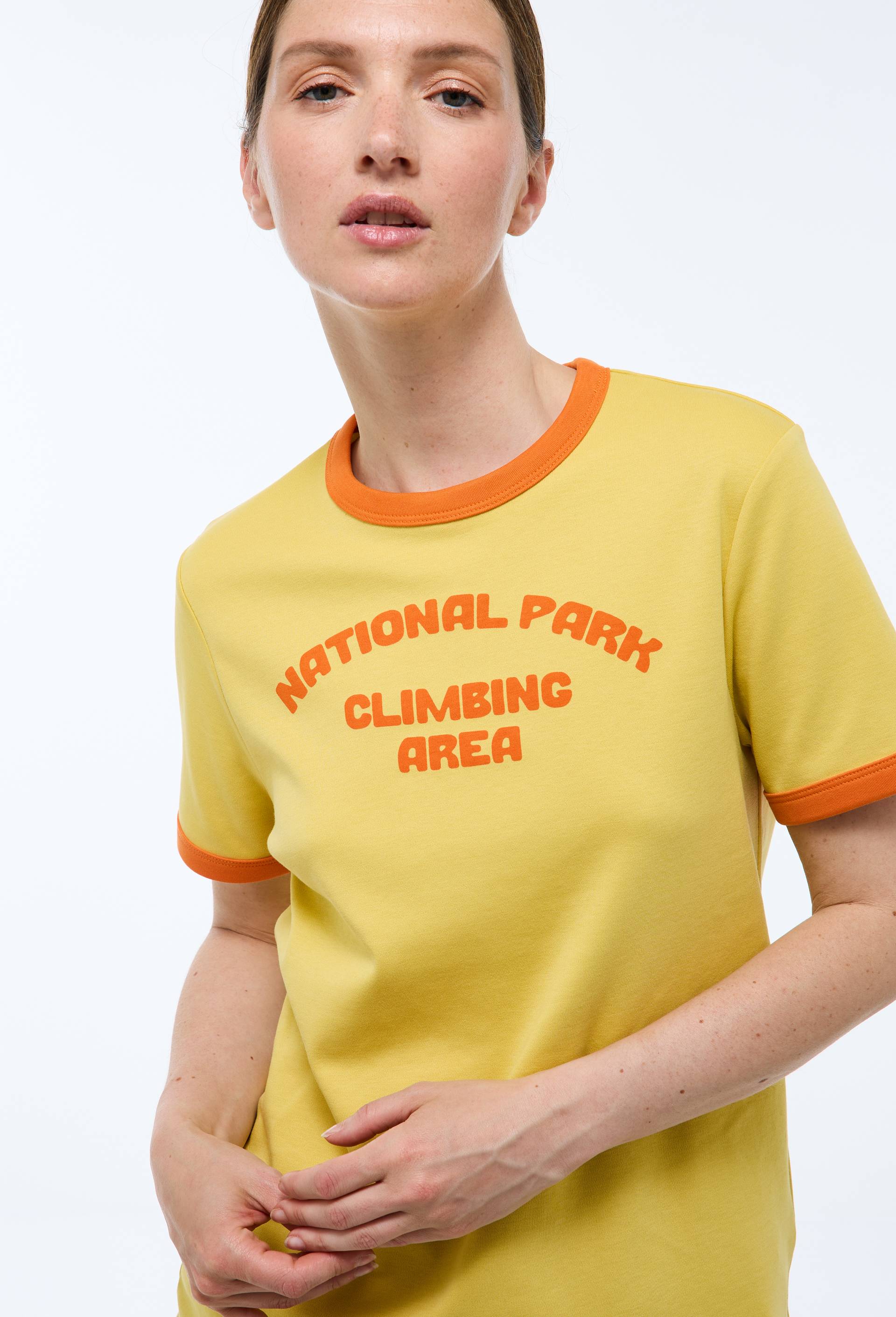 T-shirt &agrave; manches courtes avec texte plac&eacute; en coton BIO GOTS, Jaune, large image number 1
