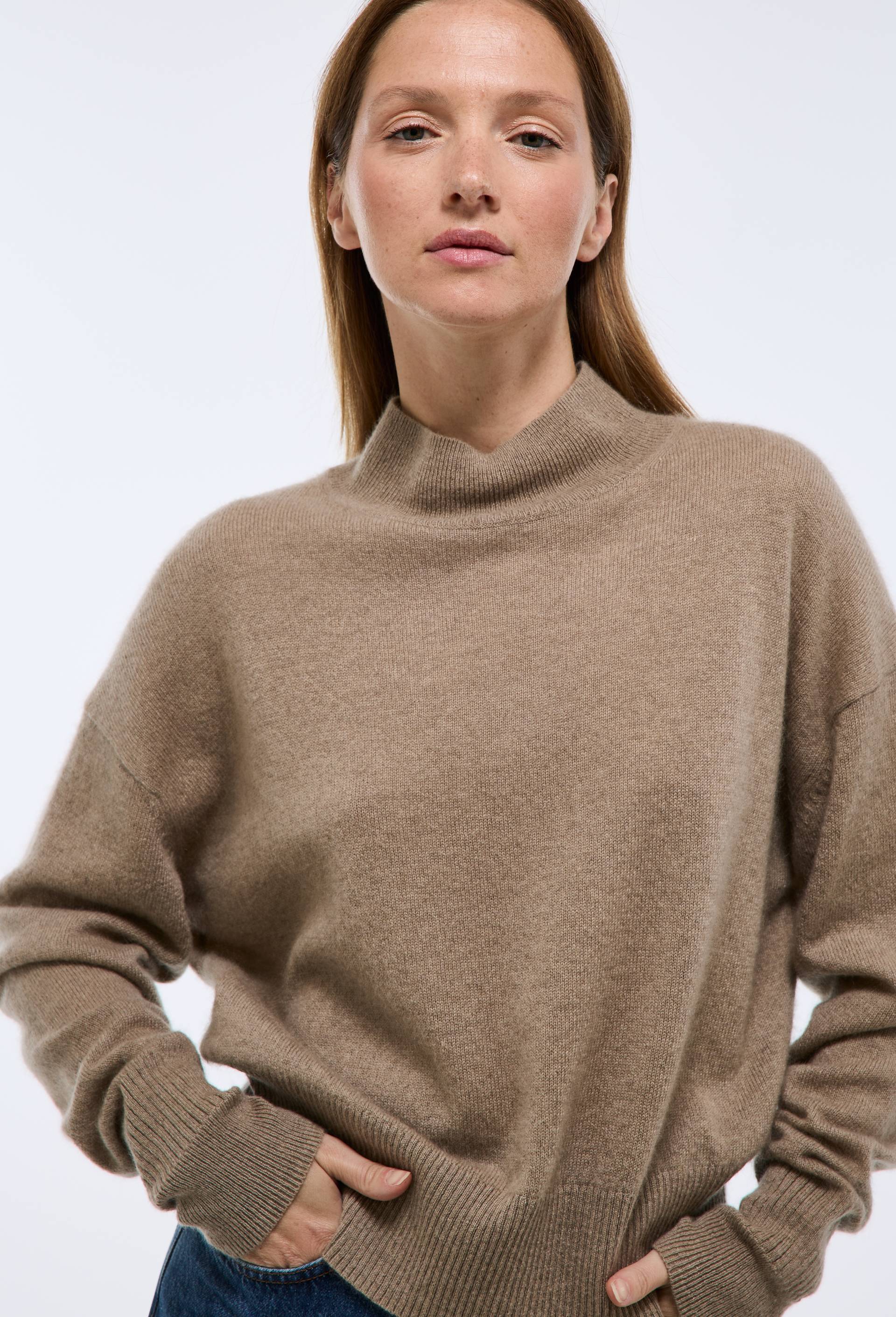 Pull uni court col montant en 100% cachemire, Beige, swatch image