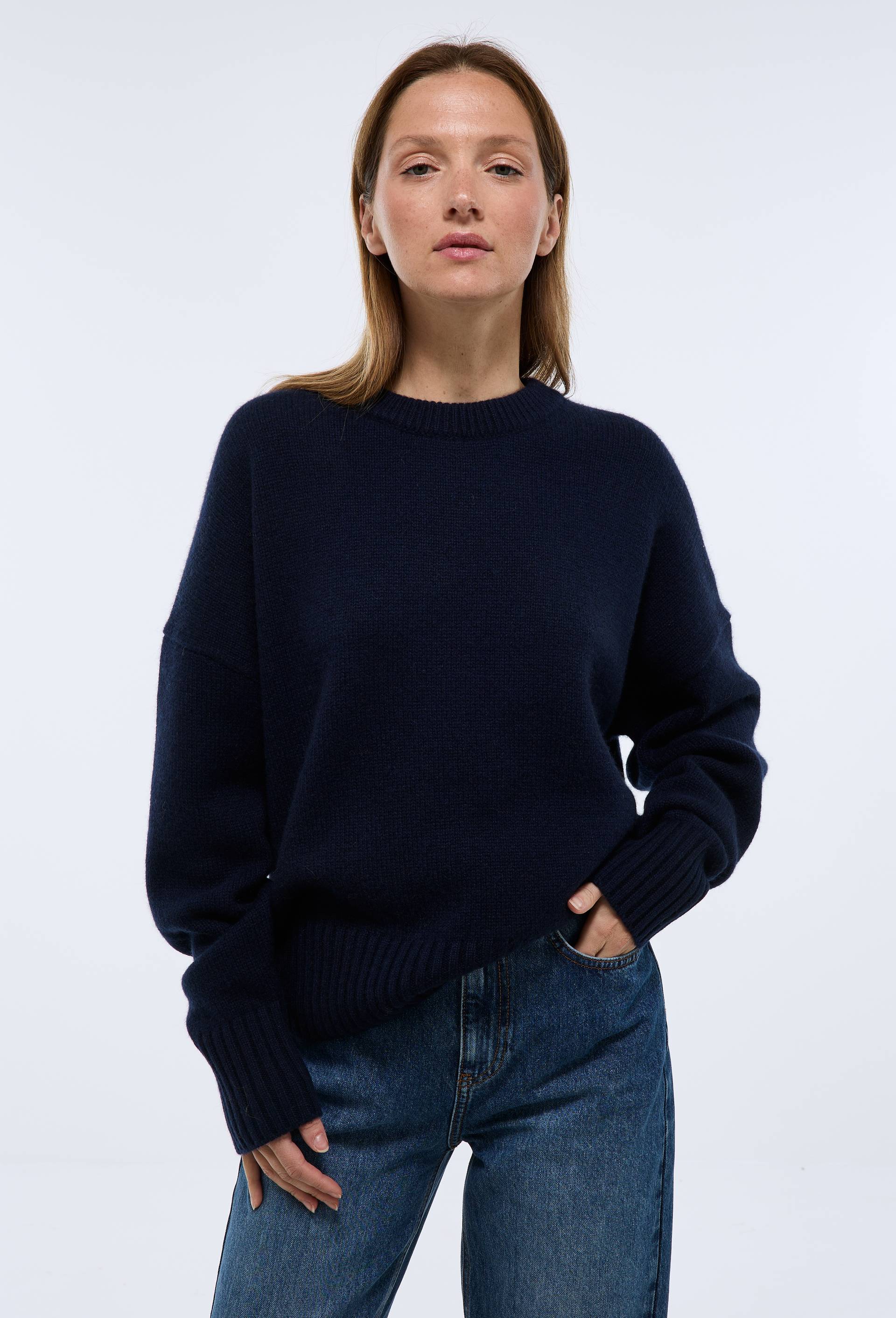 Pull uni col rond ample en 100% cachemire, Bleu fonc&eacute;, large image number 0