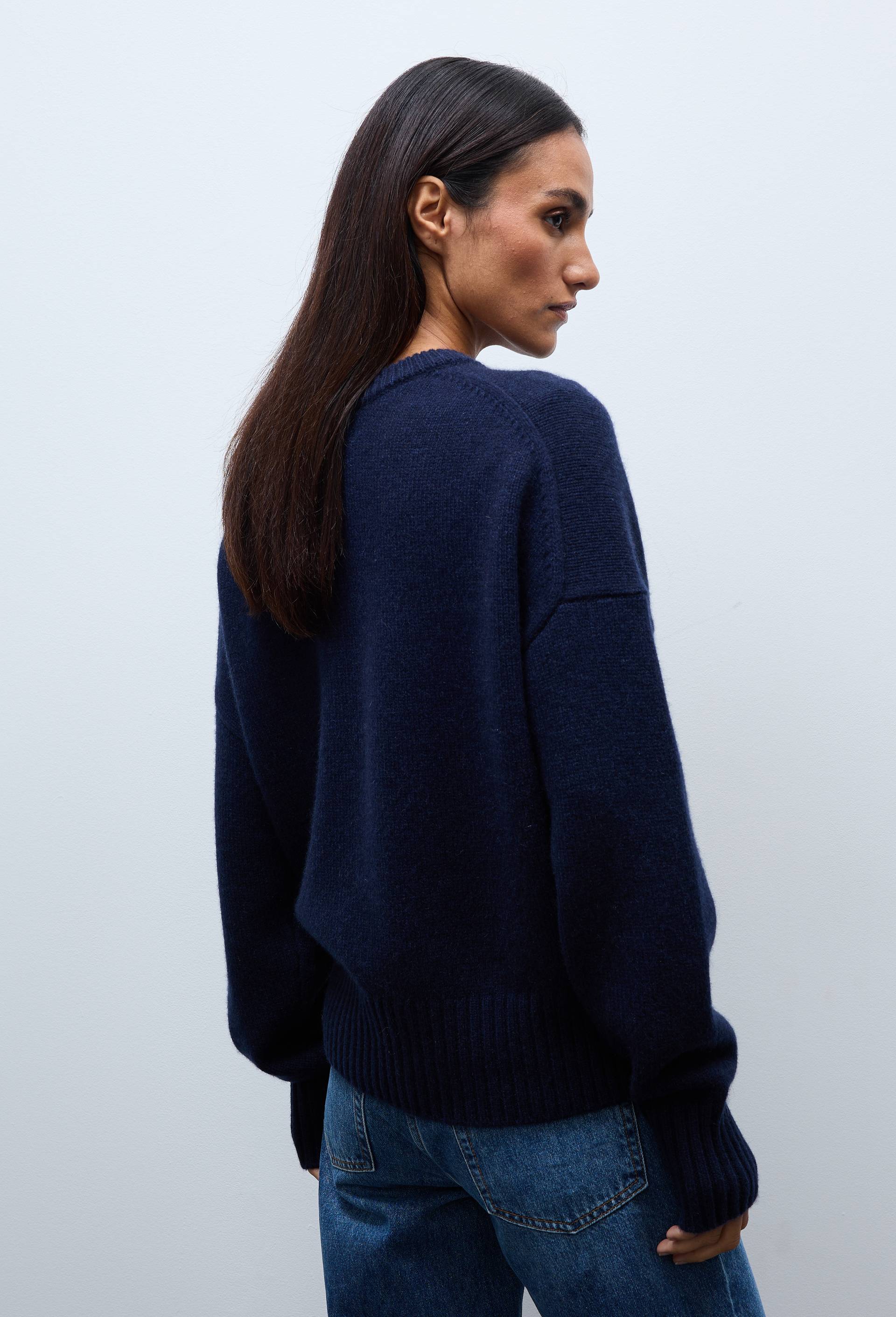 Pull uni col rond ample en 100% cachemire, Bleu fonc&eacute;, large image number 1