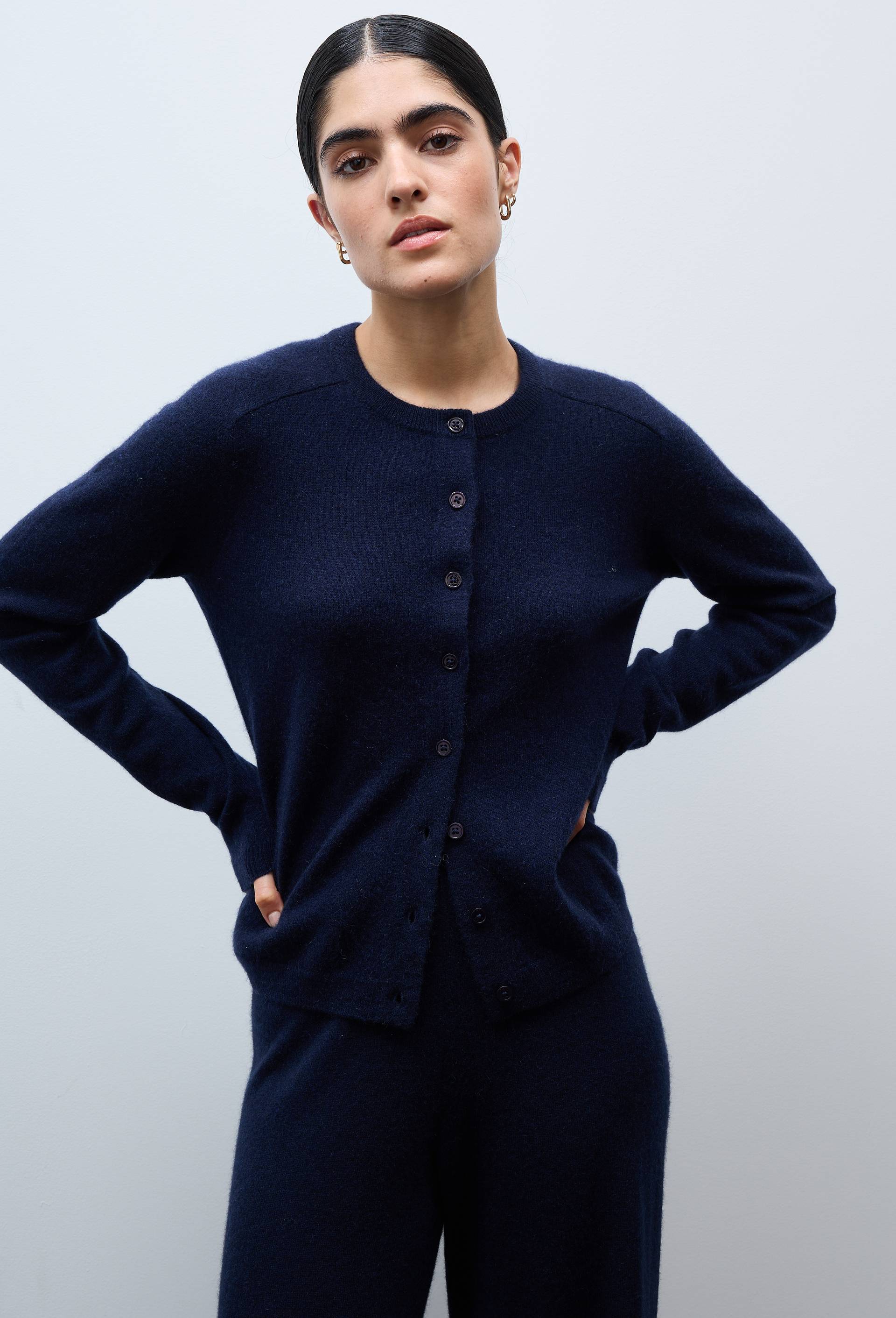 Cardigan uni col rond en 100% cachemire, Bleu fonc&eacute;, large image number 0