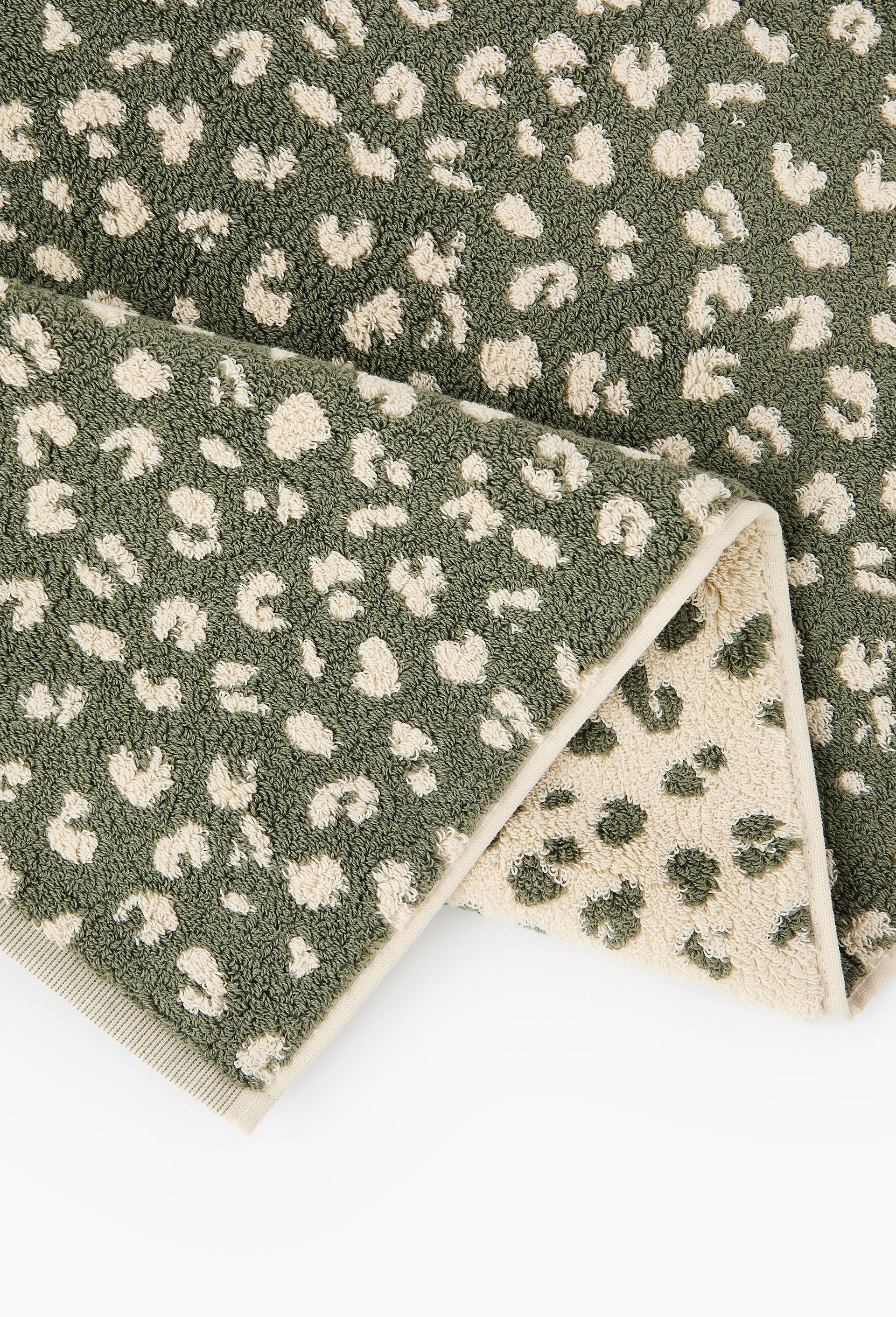 Tapis de bain &agrave; motif l&eacute;opard, 50x70cm, en coton BIO GOTS, Vert fonc&eacute;, large image number 1.0