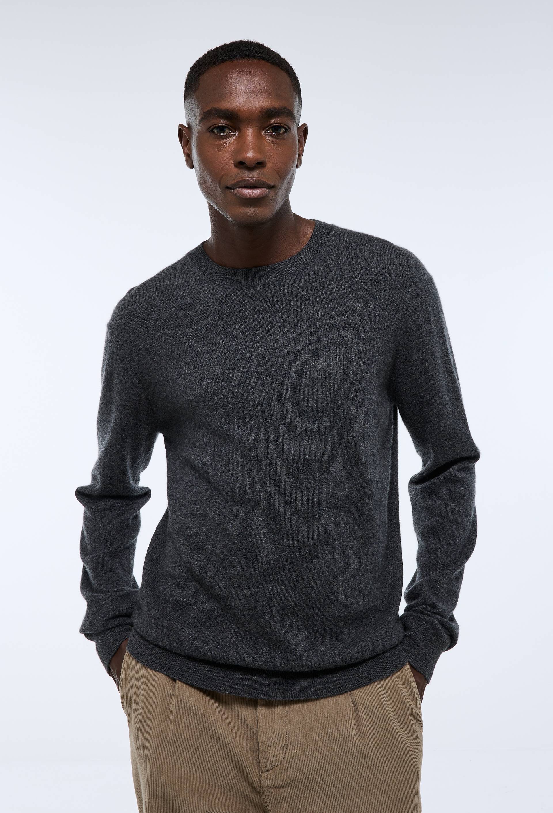 Pull col rond en 100% cachemire, Gris fonc&eacute;, swatch image