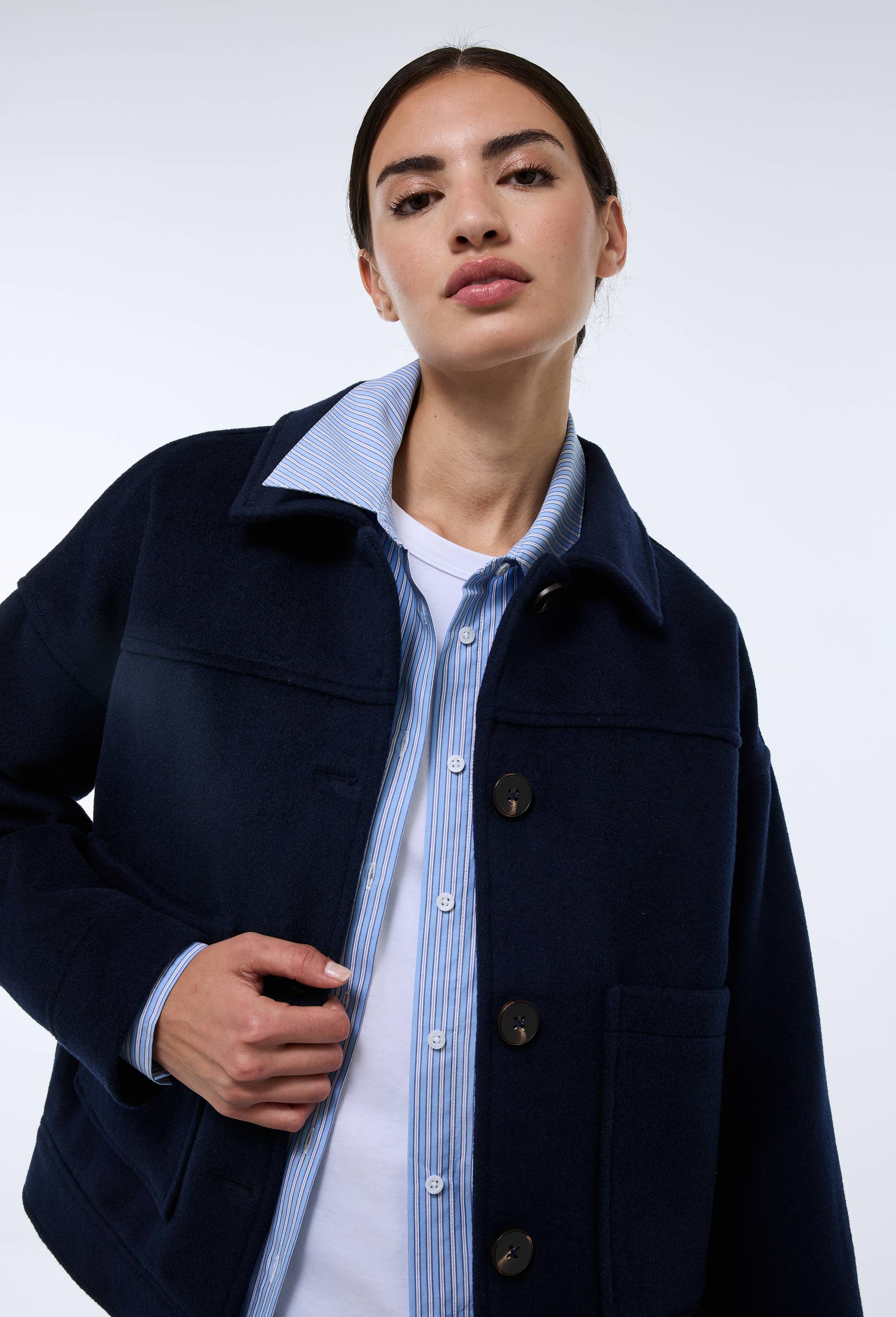 Veste courte boutonn&eacute;e contenant de la laine, Bleu fonc&eacute;, large image number 0