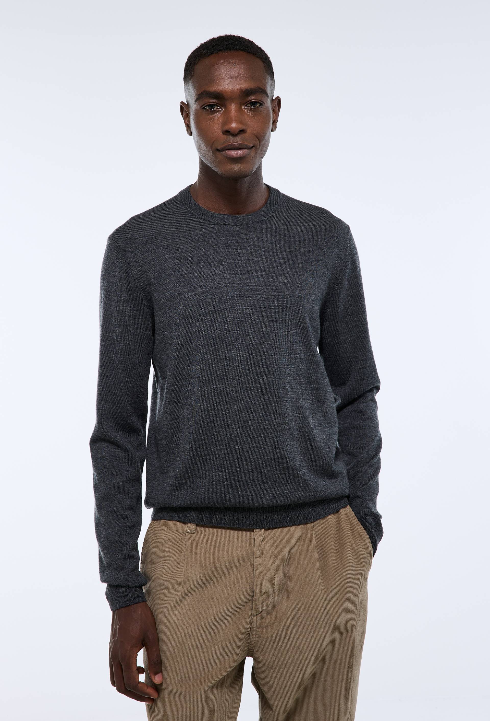 Pull col rond en laine m&eacute;rinos, Gris fonc&eacute;, swatch image