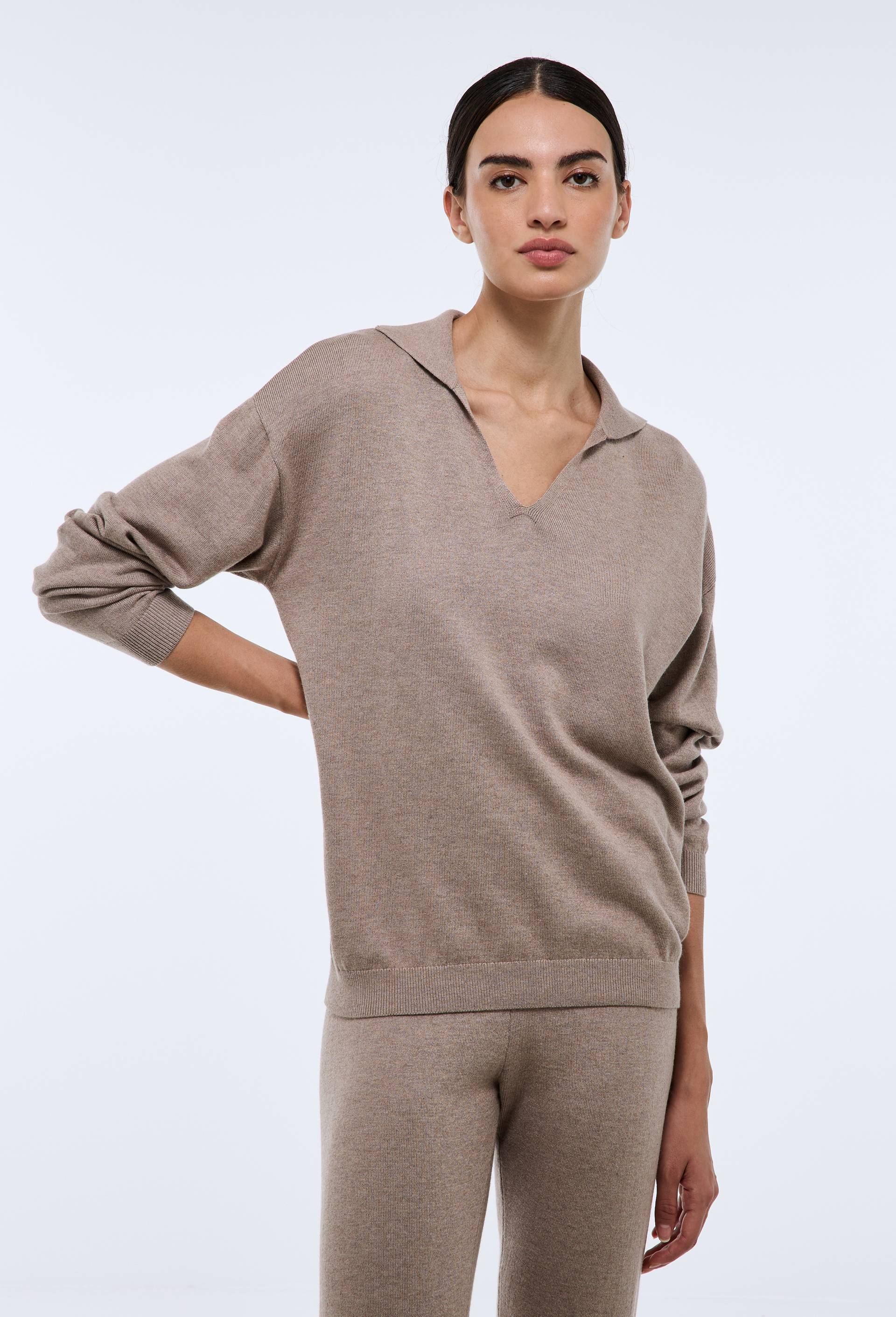 Pull uni &agrave; manches longues en maille l&eacute;g&egrave;re, Beige, swatch image