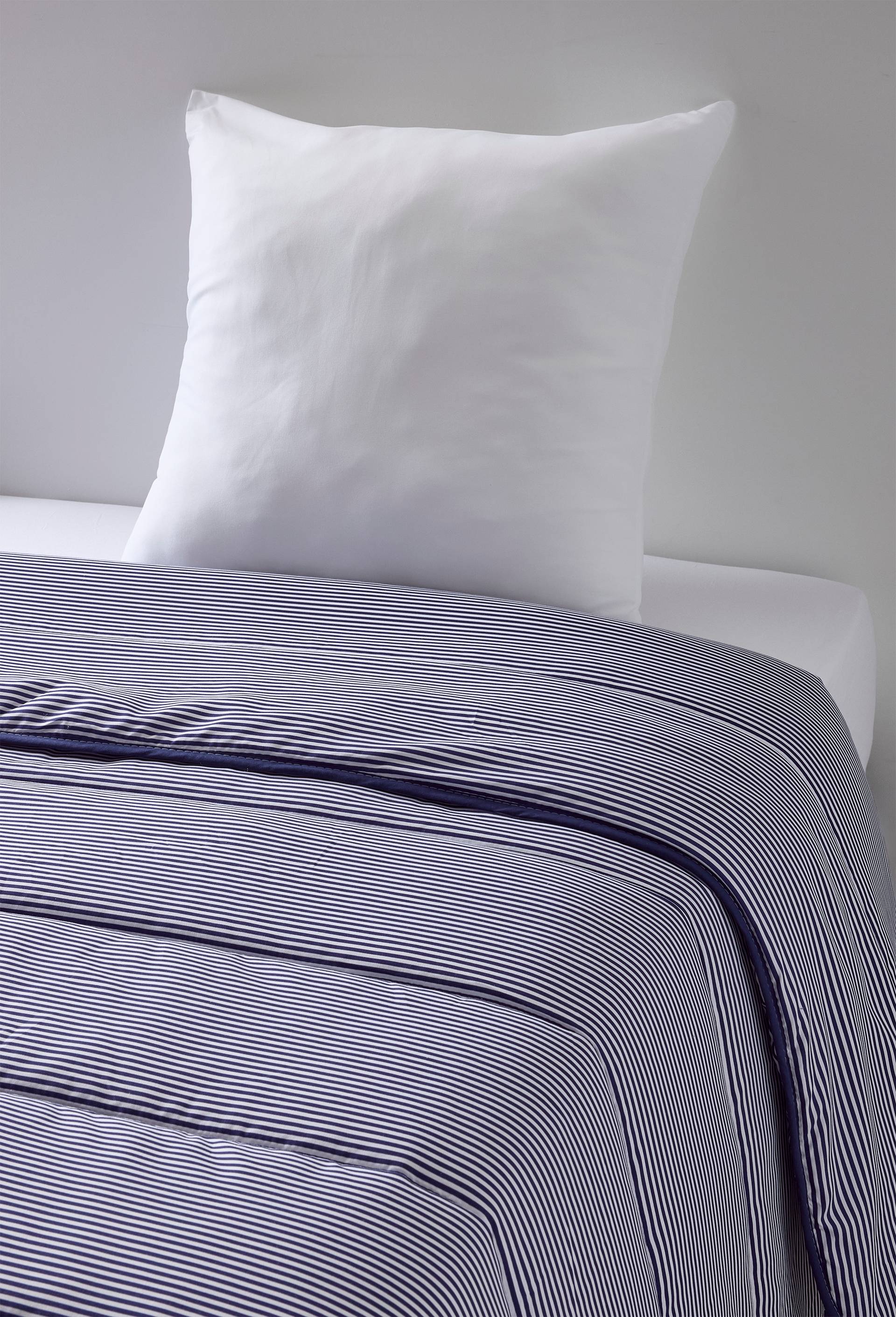 Couette couleur, 100% polyester, microfibres, Bleu fonc&eacute;, large image number 0