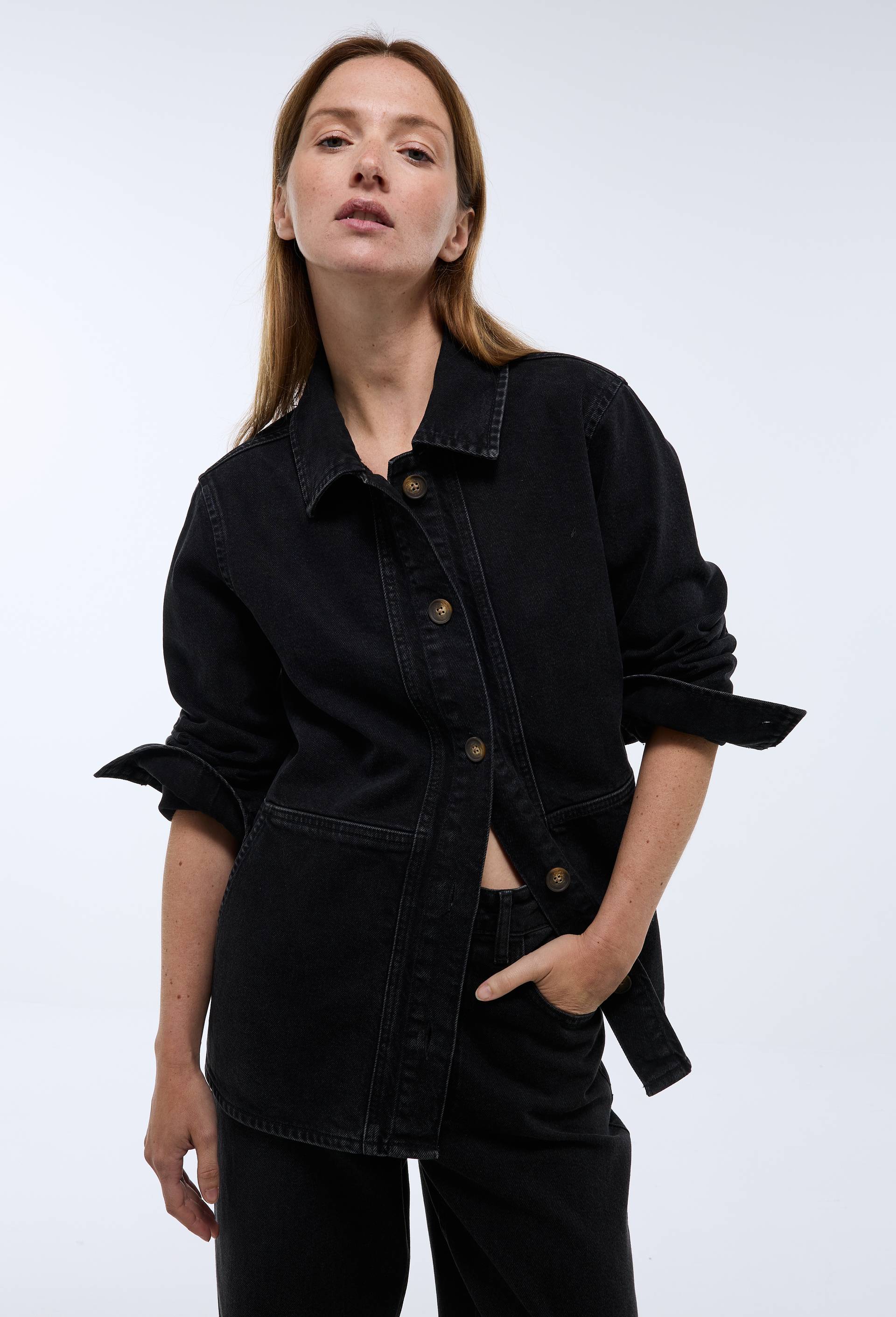 Veste courte boutonn&eacute;e en denim, Noir, large image number 0