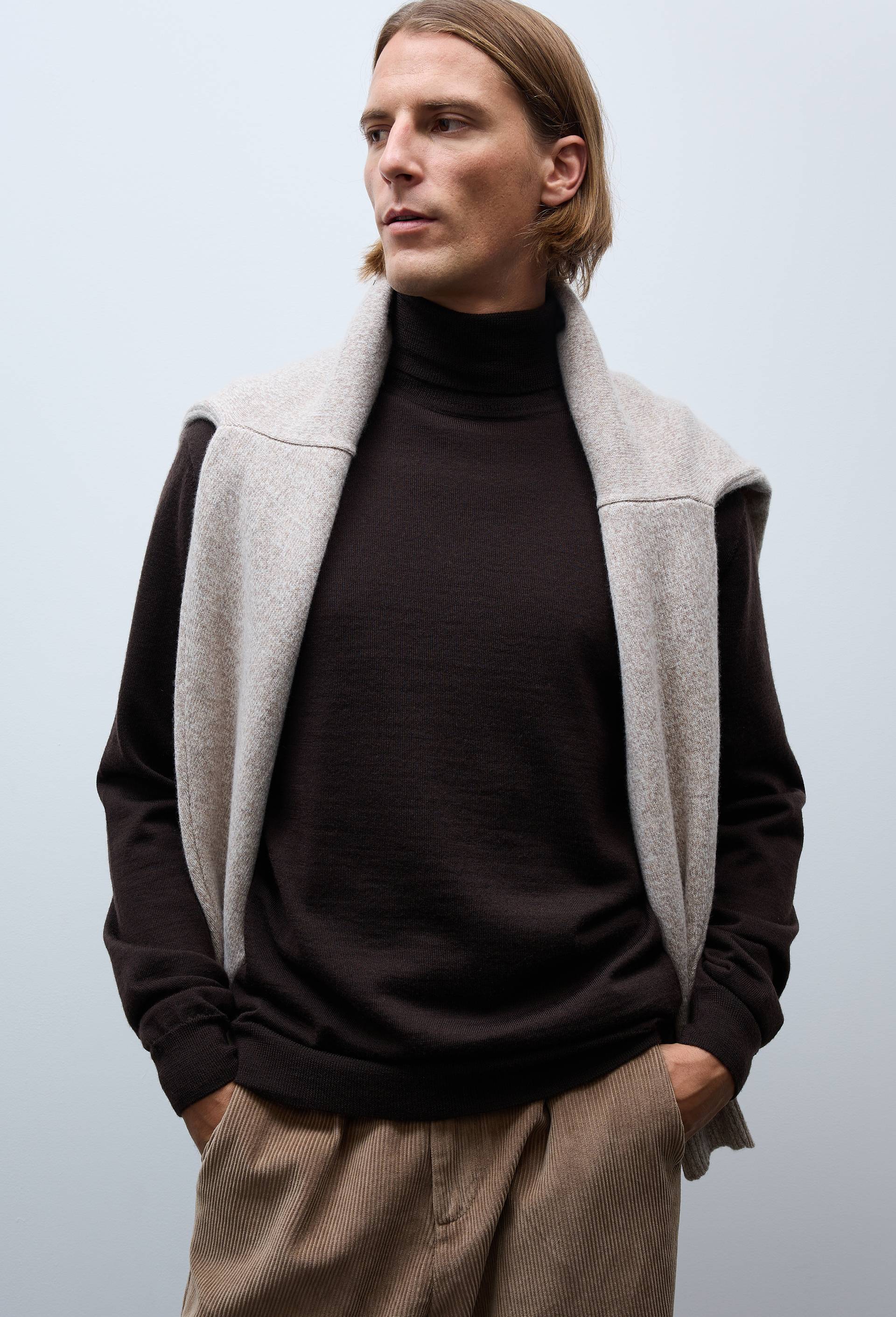 Pull col roul&eacute; en laine m&eacute;rinos, Brun, swatch image