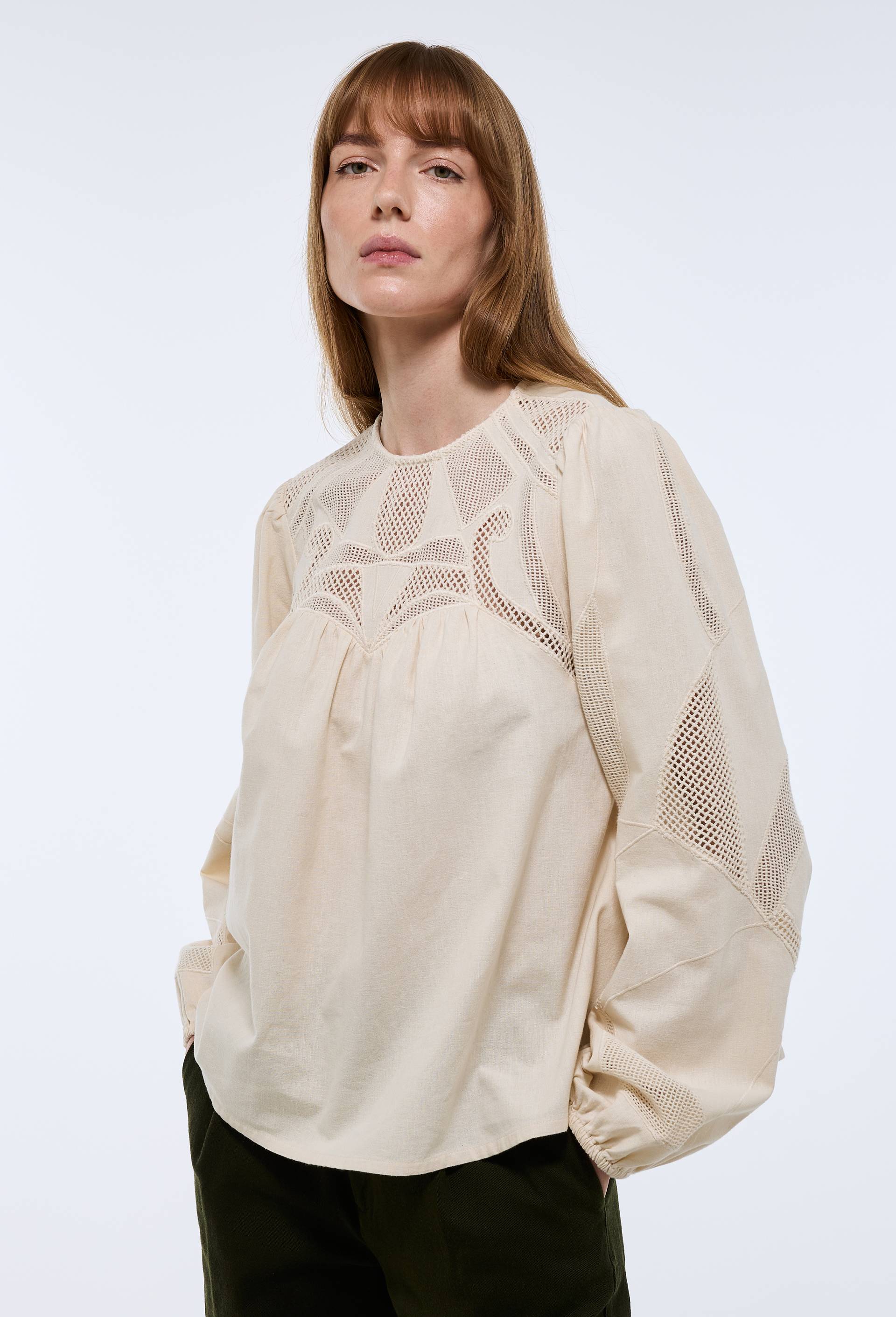Blouse manches longues ajour&eacute; contenant du lin, Ecru, large image number 0