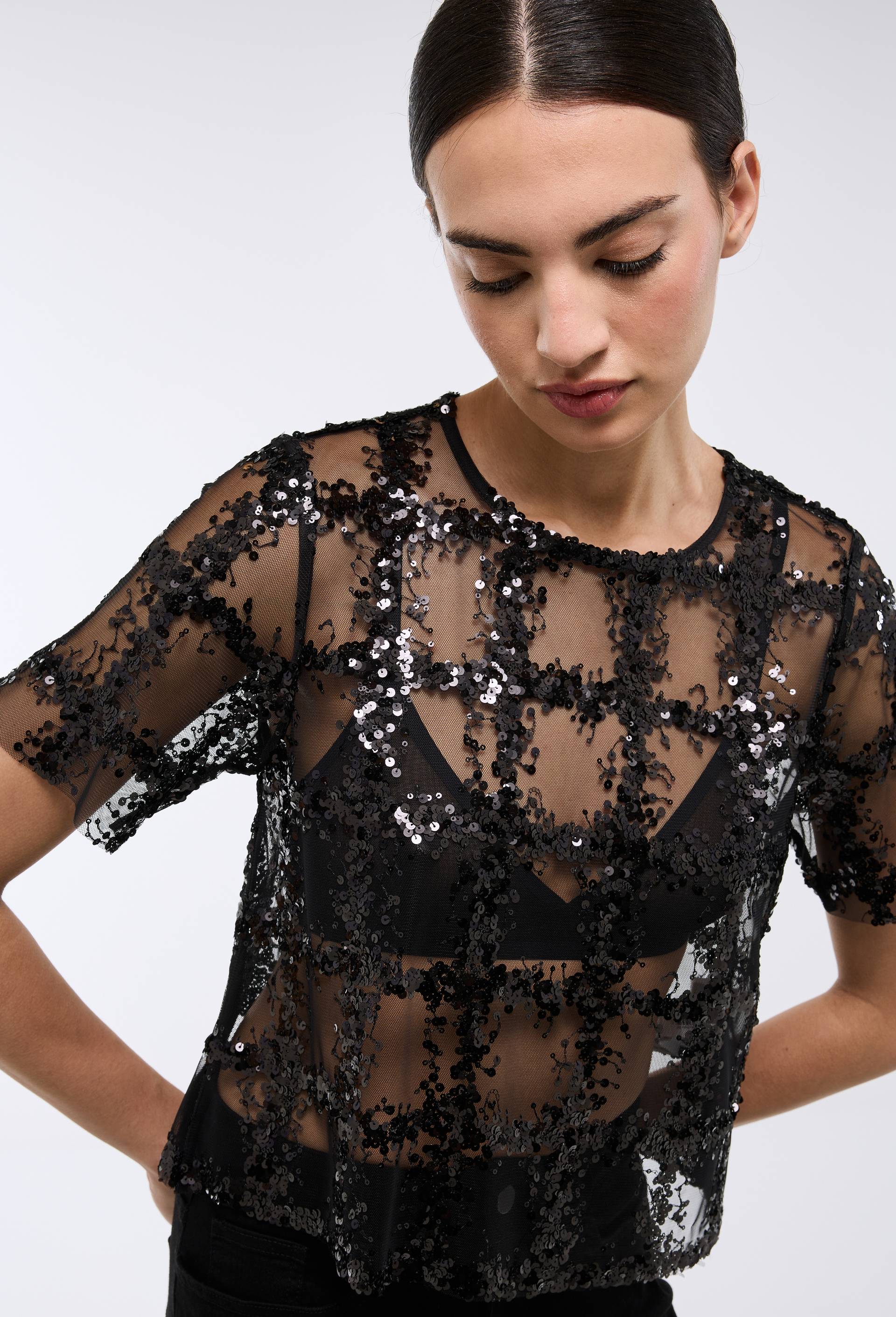 Top manches courtes transparent avec d&eacute;tails sequins, Noir, large image number 0