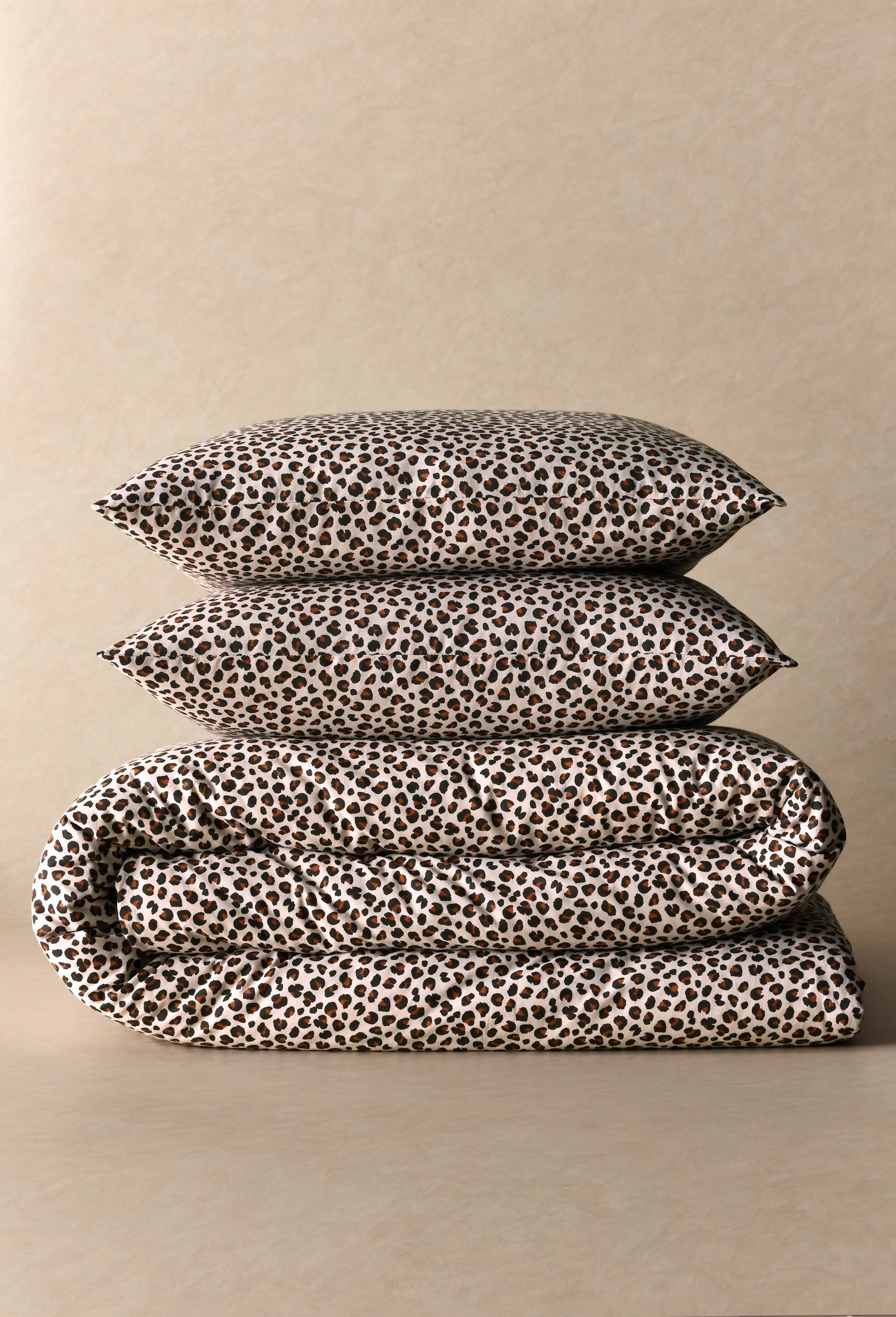 Lot housse de couette et 2 taies carr&eacute;e 63x63cm imprim&eacute;e l&eacute;opard  , 100% coton bio GOTS, Ecru, swatch image