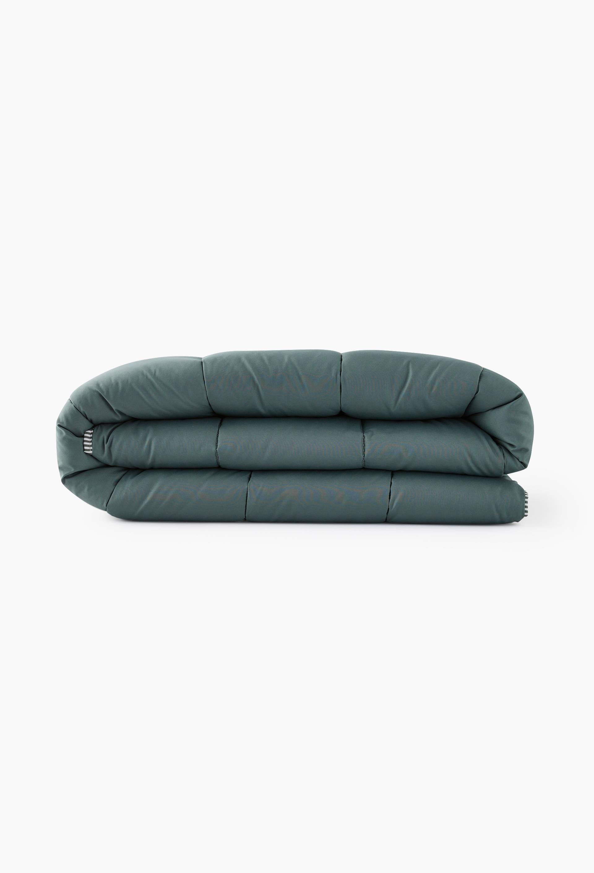 Couette microfibre 200g, enveloppe 100% polyester et garnissage 100% polyester silicon&eacute;, Vert, large image number 0.0