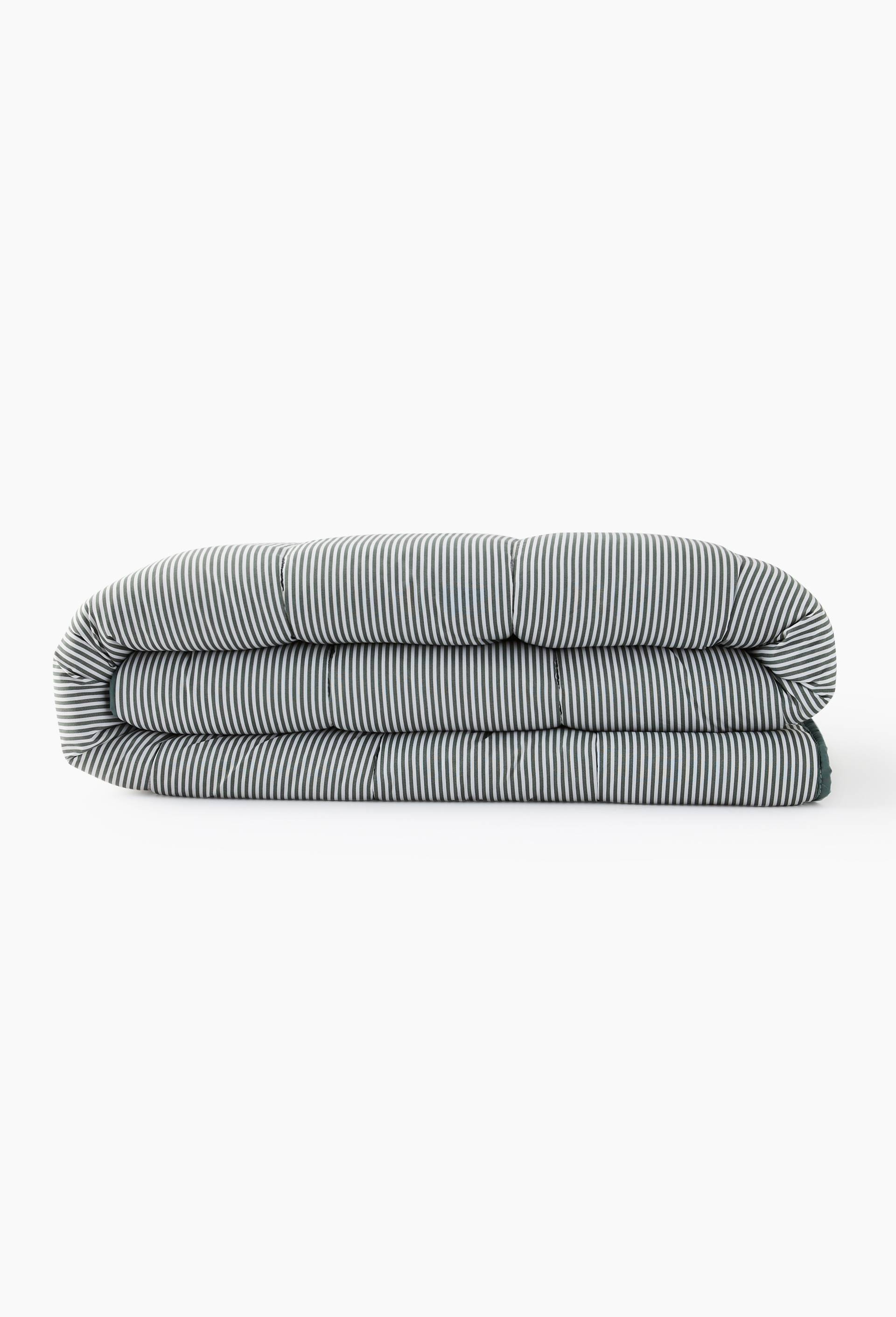 Couette microfibre 200g, enveloppe 100% polyester et garnissage 100% polyester silicon&eacute;, Vert, large image number 0.0