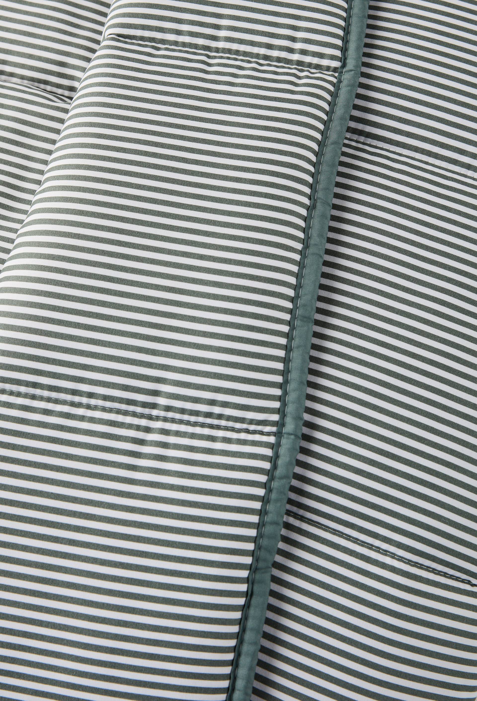 Couette microfibre 200g, enveloppe 100% polyester et garnissage 100% polyester silicon&eacute;, Vert, large image number 2.0