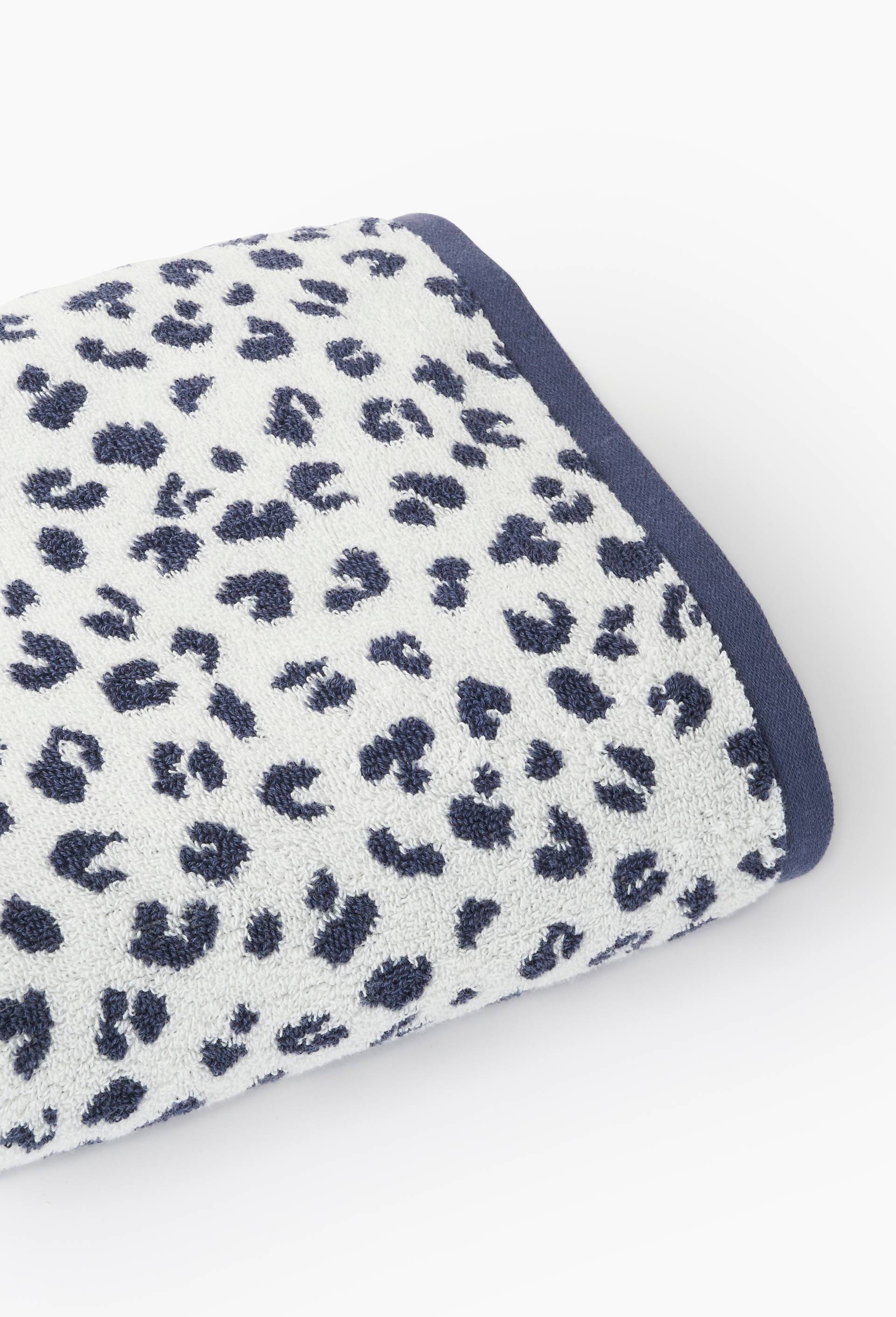 Serviette de bain unie, en coton BIO GOTS, Bleu fonc&eacute;, large image number 1