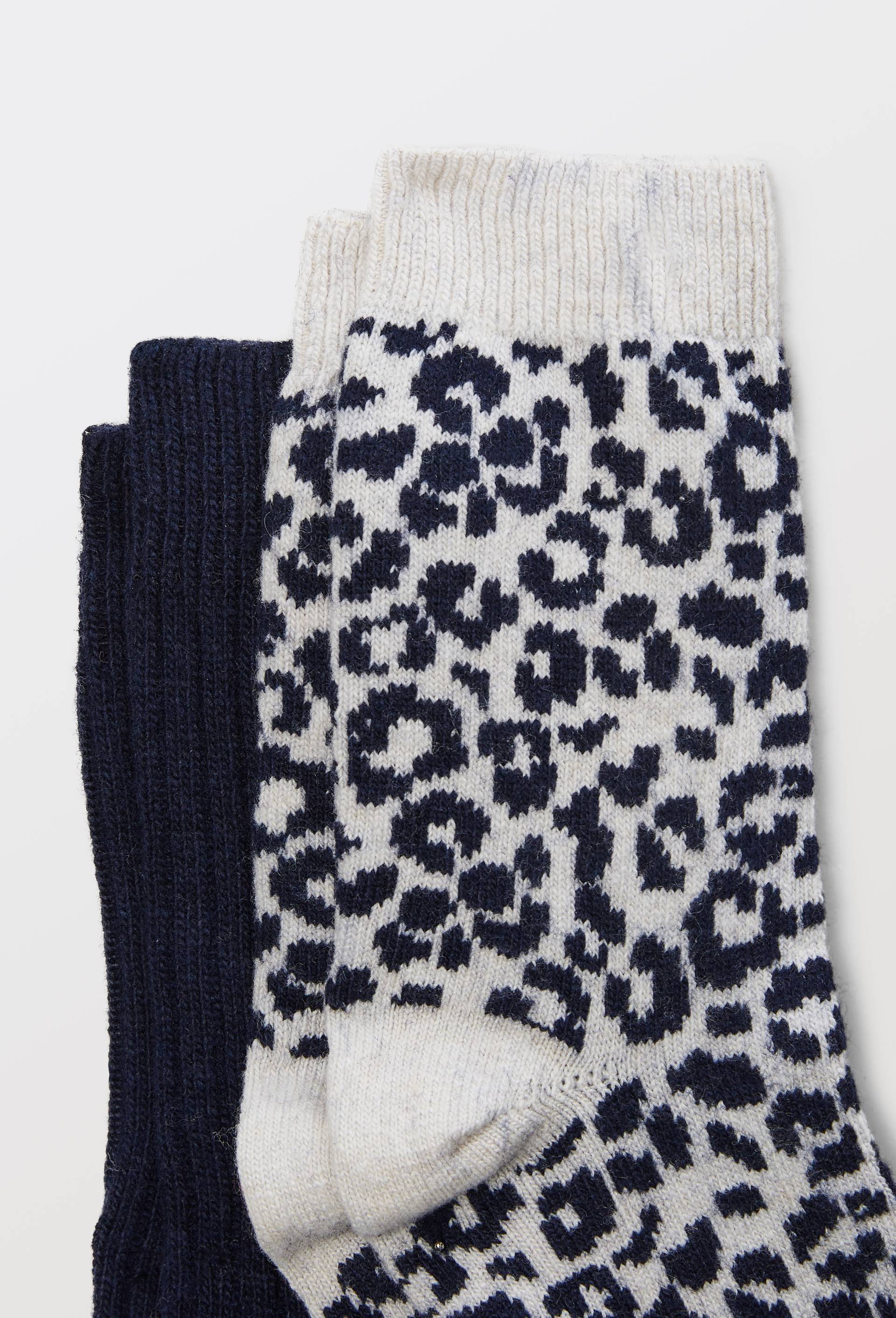 Paire de chaussettes avec motifs l&eacute;opard contenant de la laine et du cachemire, Gris fonc&eacute;, large image number 2