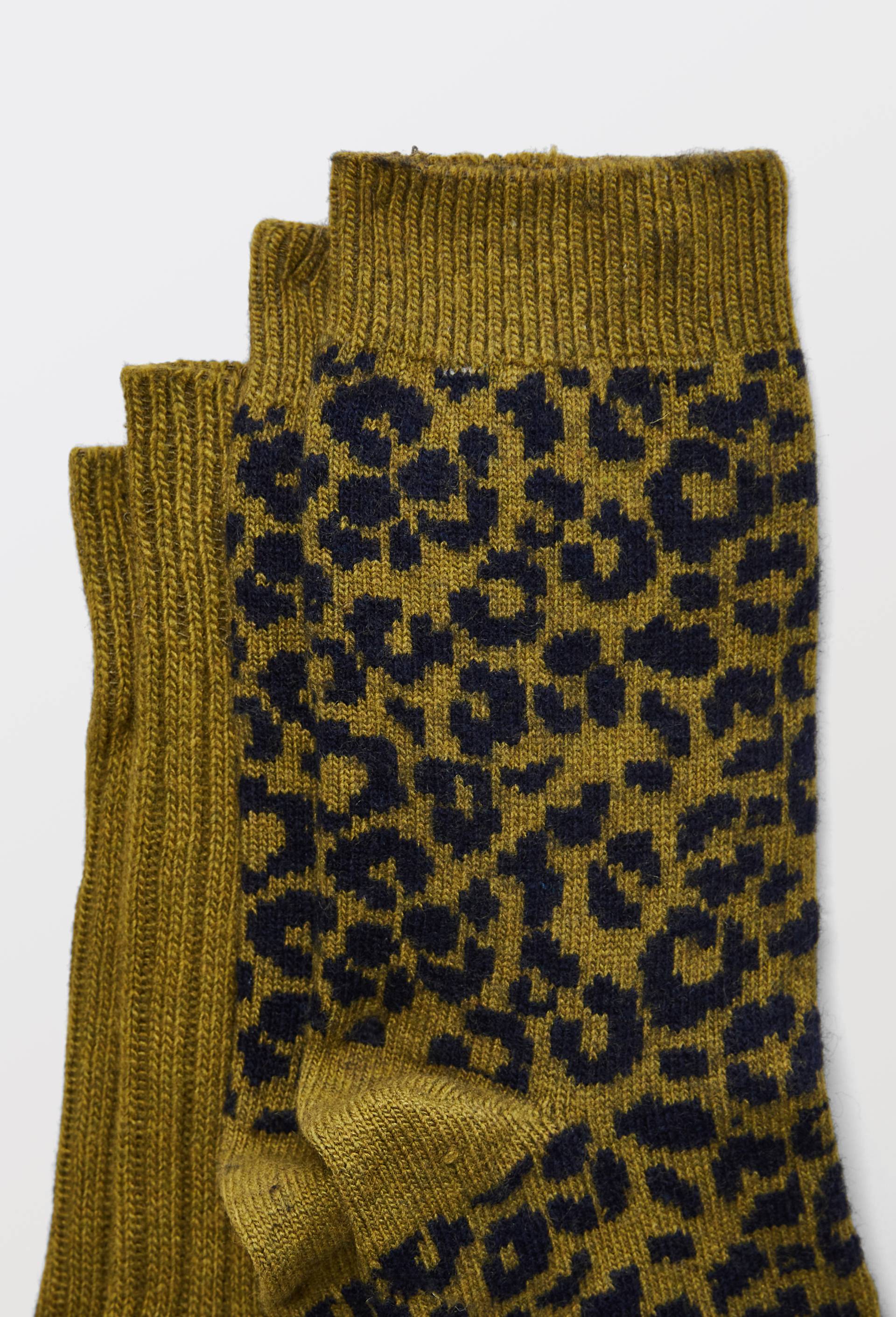 Paire de chaussettes avec motifs l&eacute;opard contenant de la laine et du cachemire, Vert fonc&eacute;, large image number 2