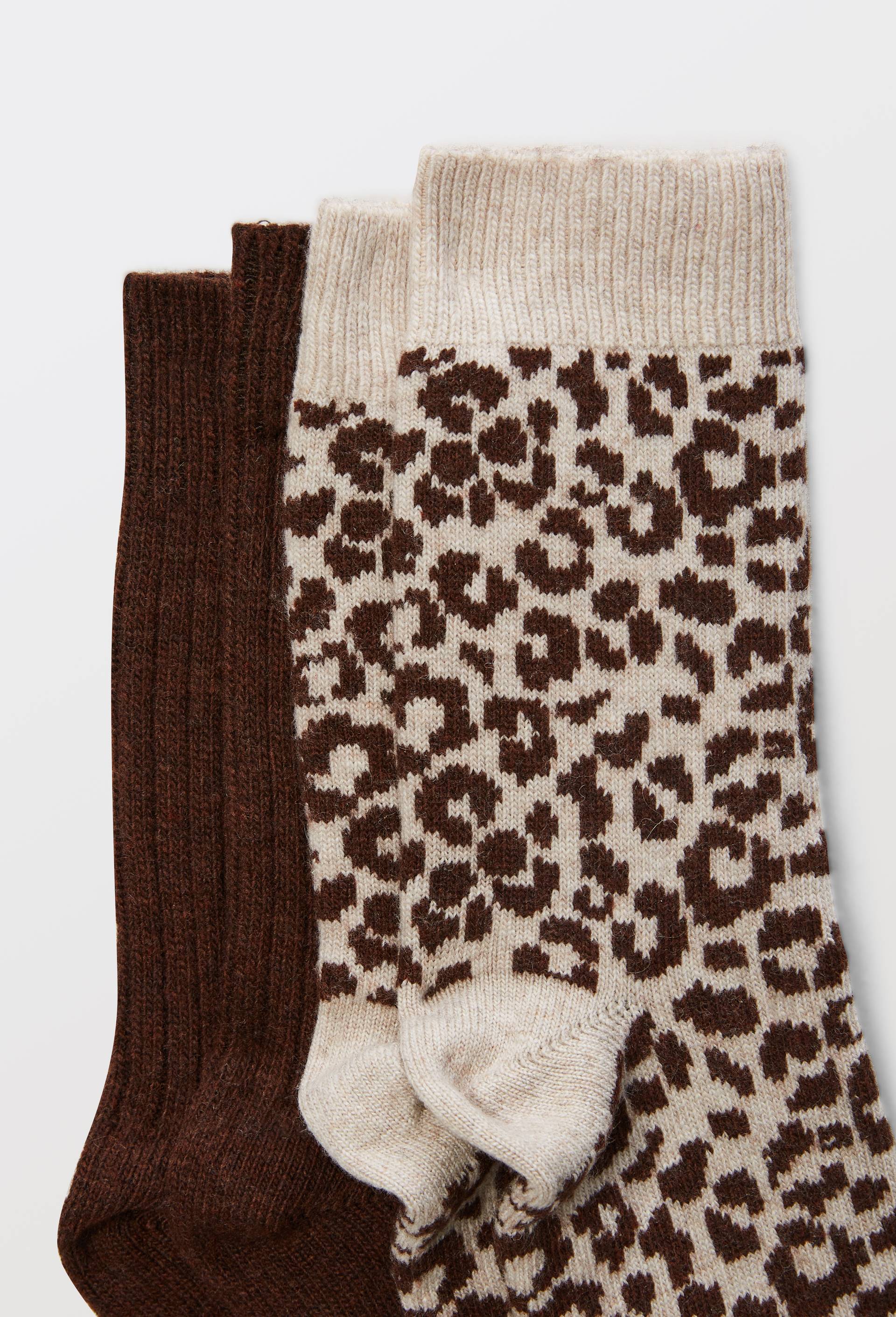 Paire de chaussettes avec motifs l&eacute;opard contenant de la laine et du cachemire, Brun, large image number 2.0