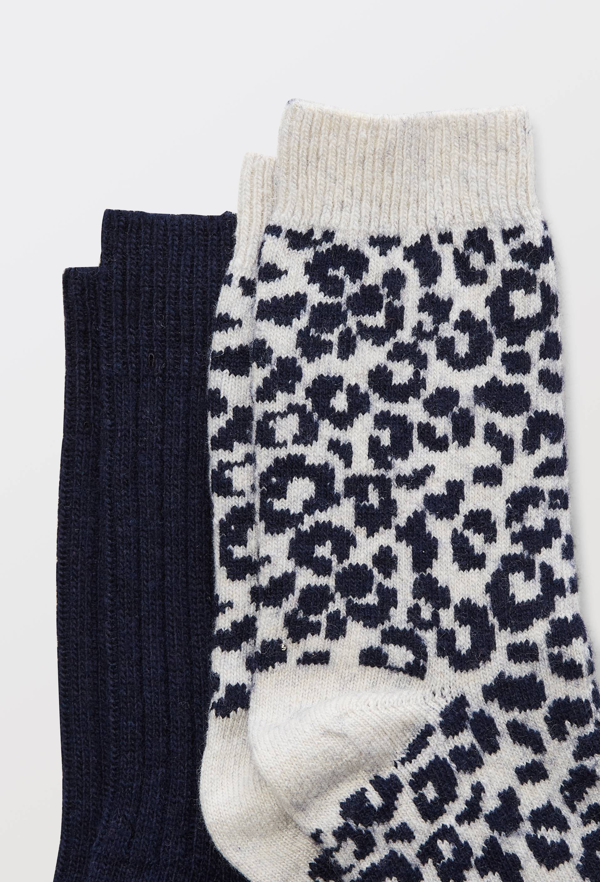 Paire de chaussettes avec motifs l&eacute;opard contenant de la laine et du cachemire, Bleu fonc&eacute;, large image number 1.0