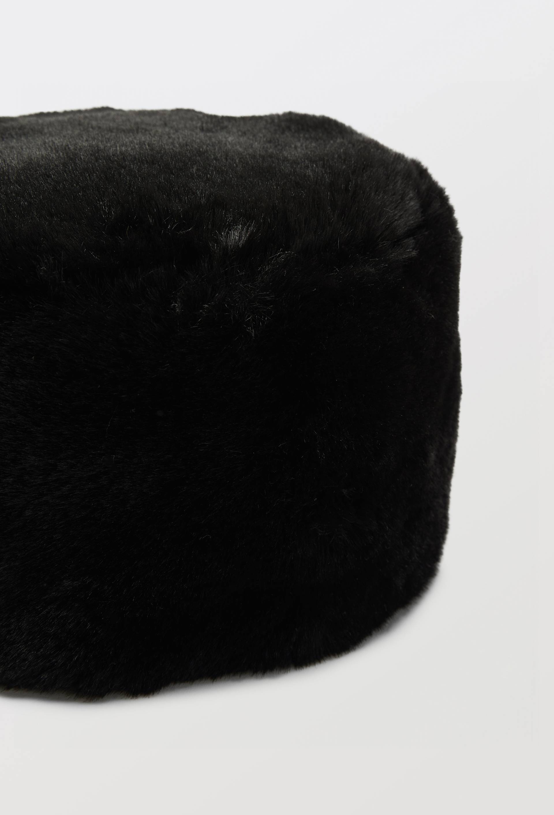 Toque en fausse fourrure, Noir, large image number 1.0