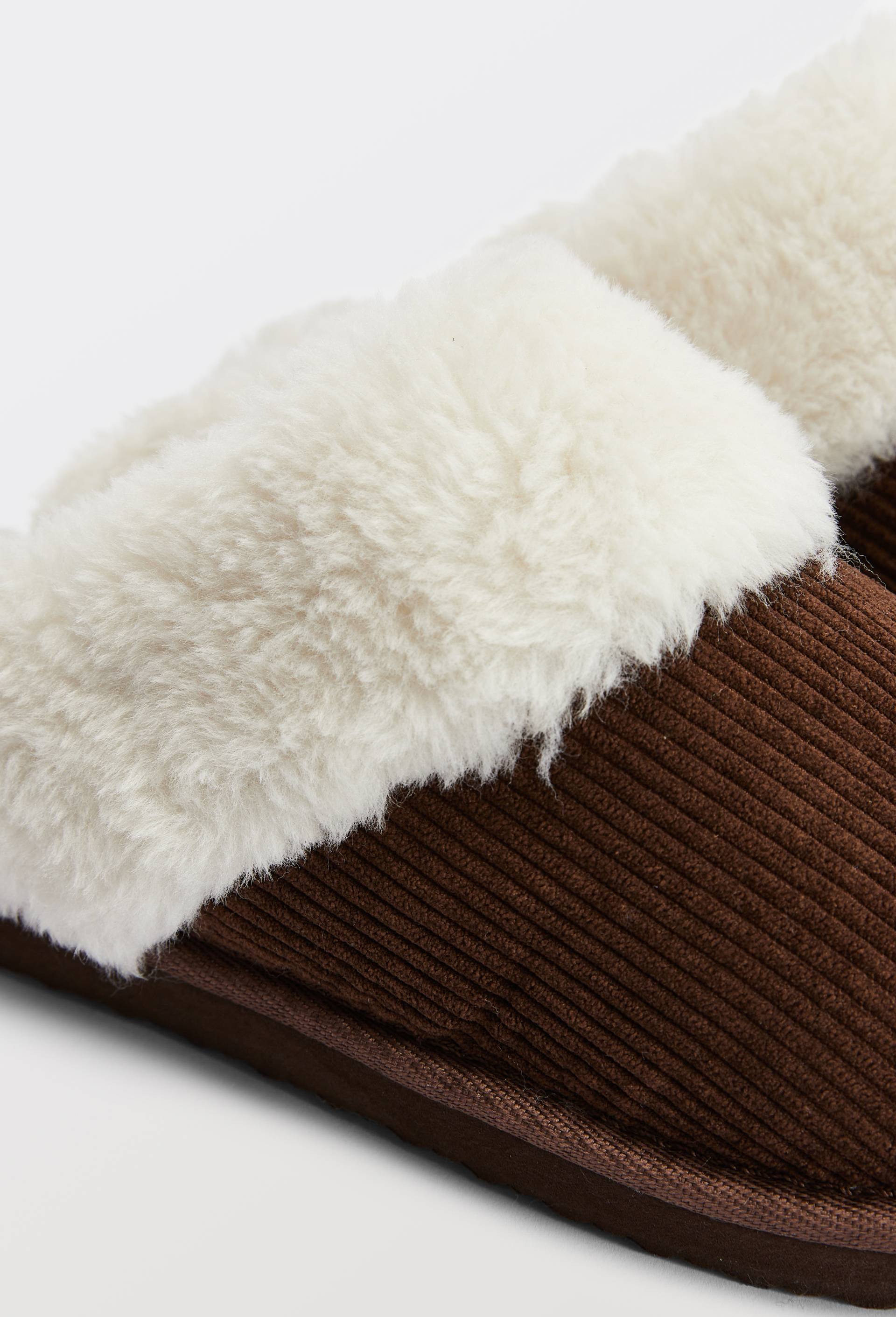 Mules c&ocirc;tel&eacute;es int&eacute;rieur en fausse fourrure, Brun, large image number 2.0