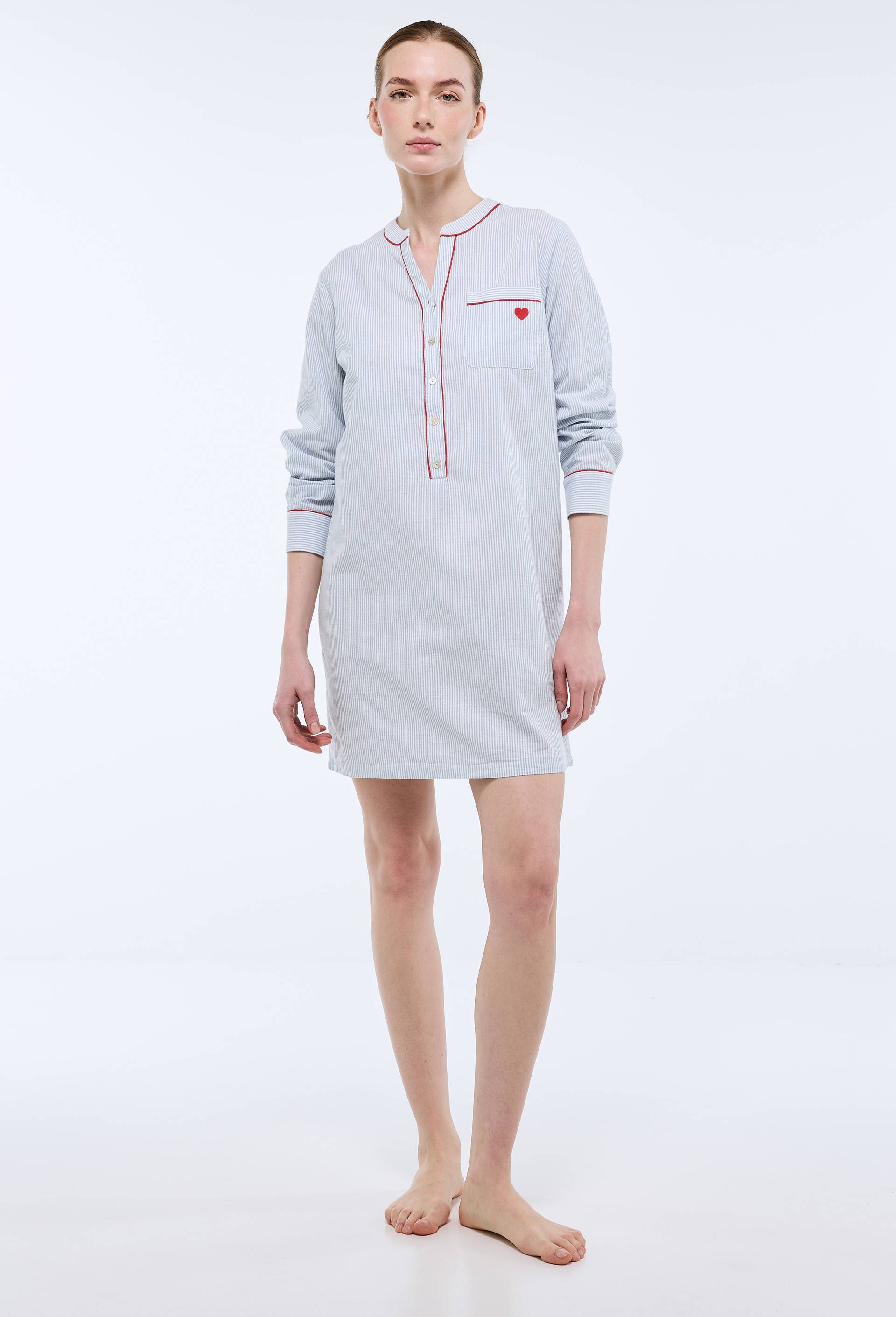 Chemise de nuit ray&eacute;e en flanelle de coton BIO avec broderie coeur, Bleu, large image number 0