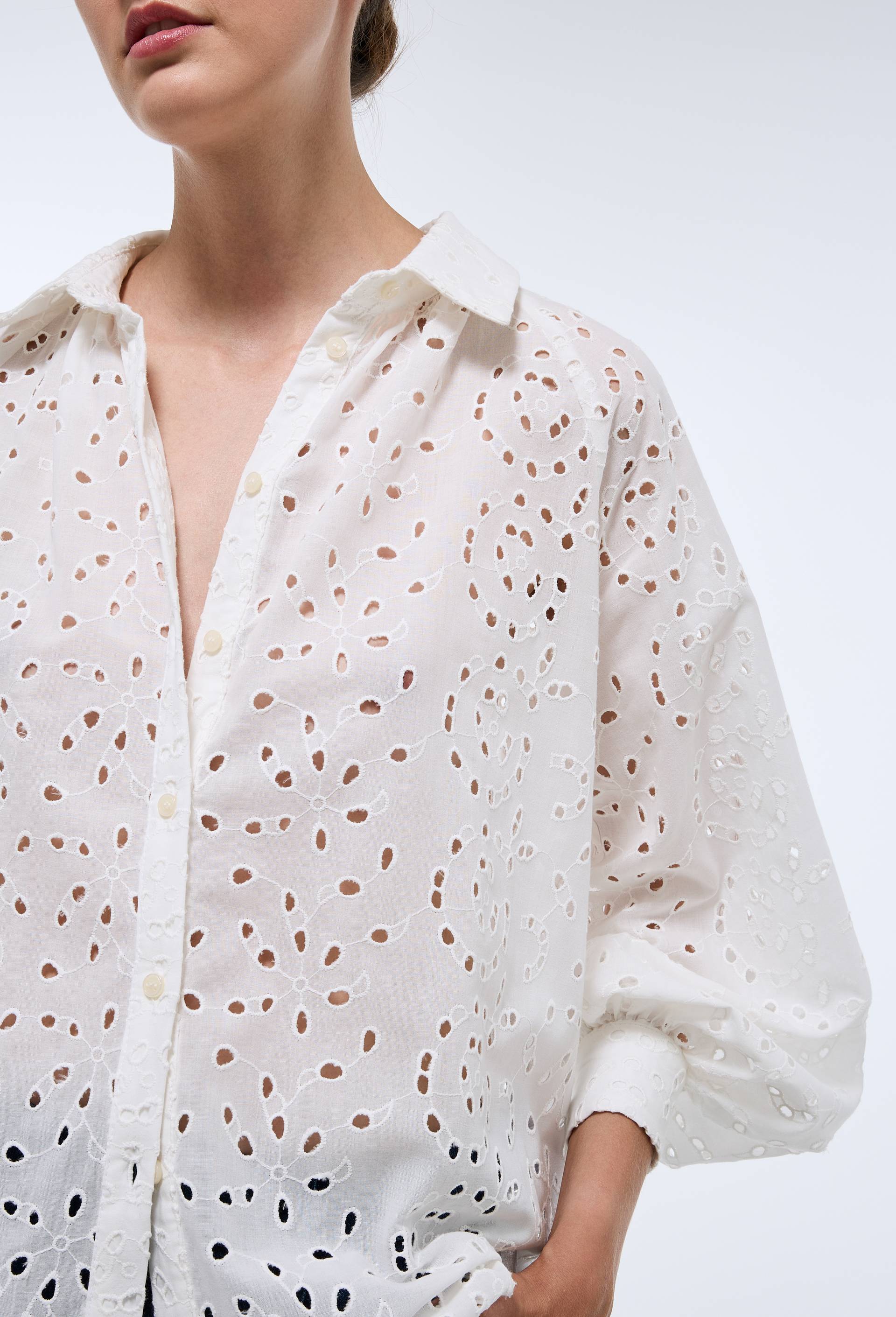 Blouse Blanche Brodée Coton Monoprix – Taille 40, Manches Longues, Très Bon état