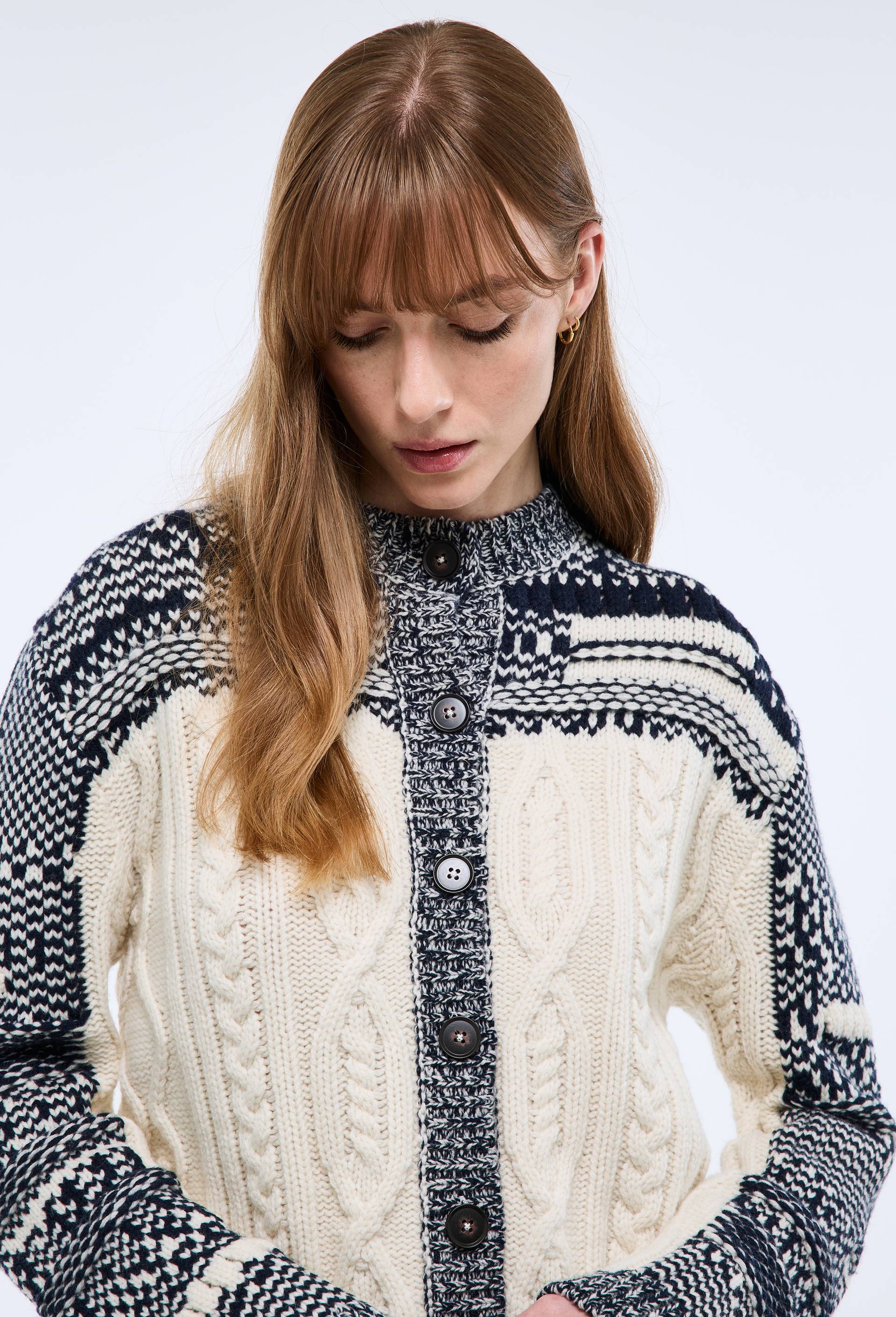 Cardigan en maille torsad&eacute;e et jacquard fantaisie en laine, Bleu fonc&eacute;, large image number 0