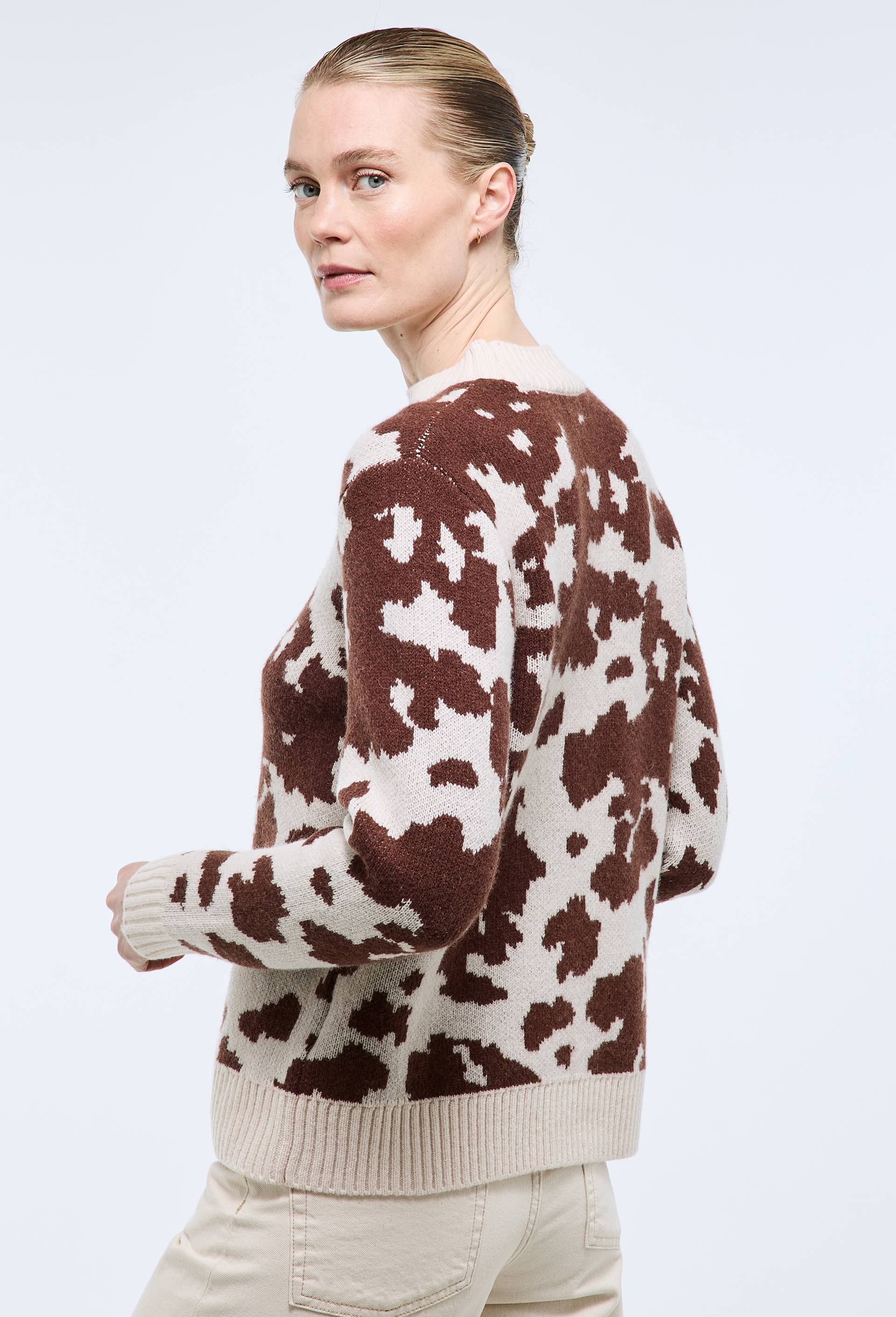 Pull col rond en jacquard &agrave; motifs vache, Brun fonc&eacute;, large image number 2